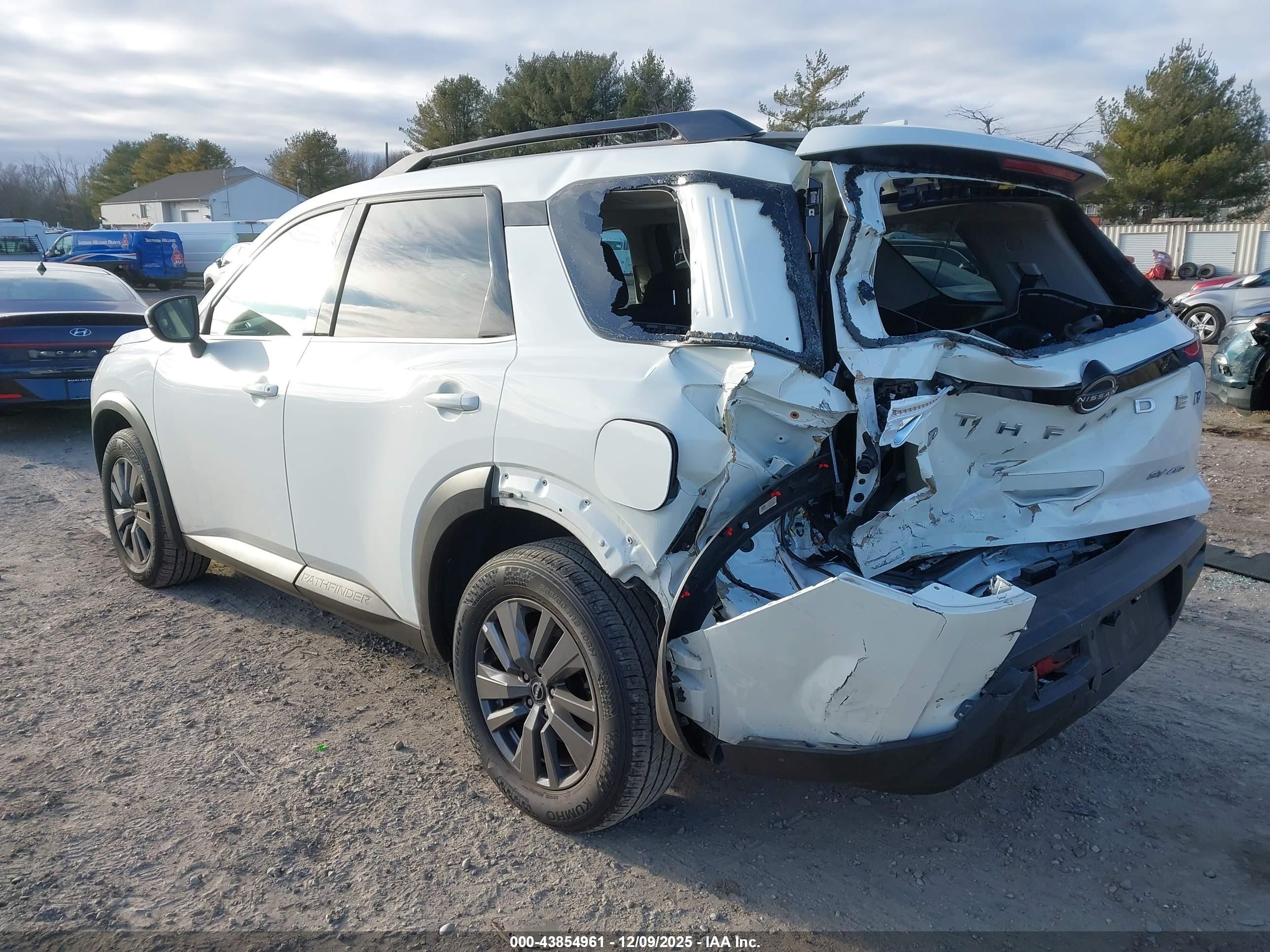 NISSAN PATHFINDER image 3