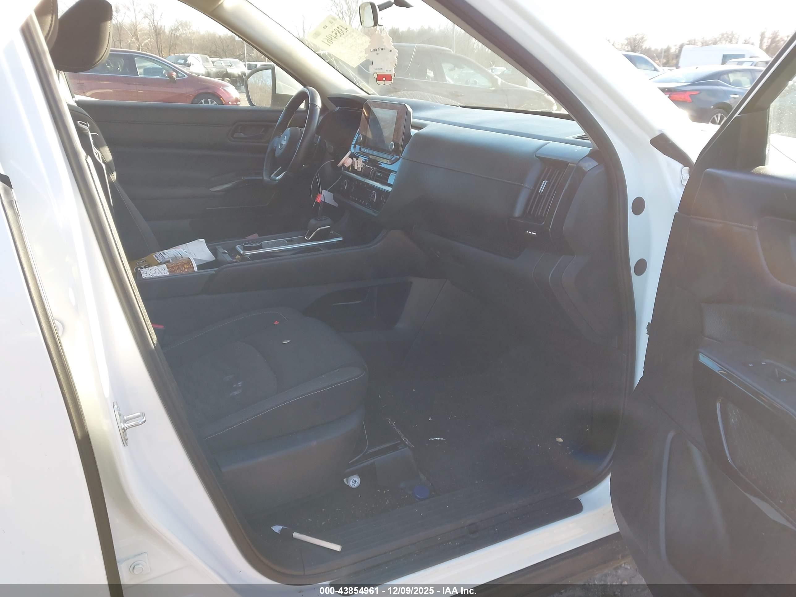 NISSAN PATHFINDER image 5