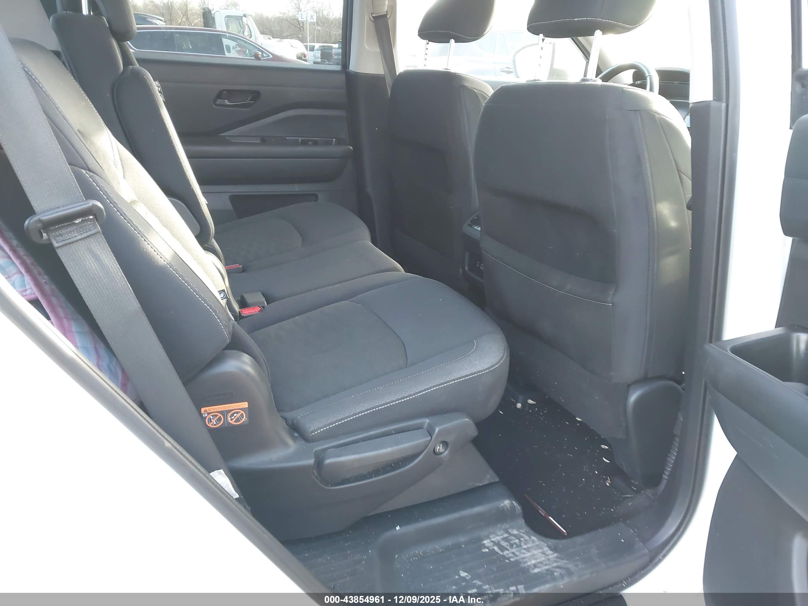 NISSAN PATHFINDER image 8