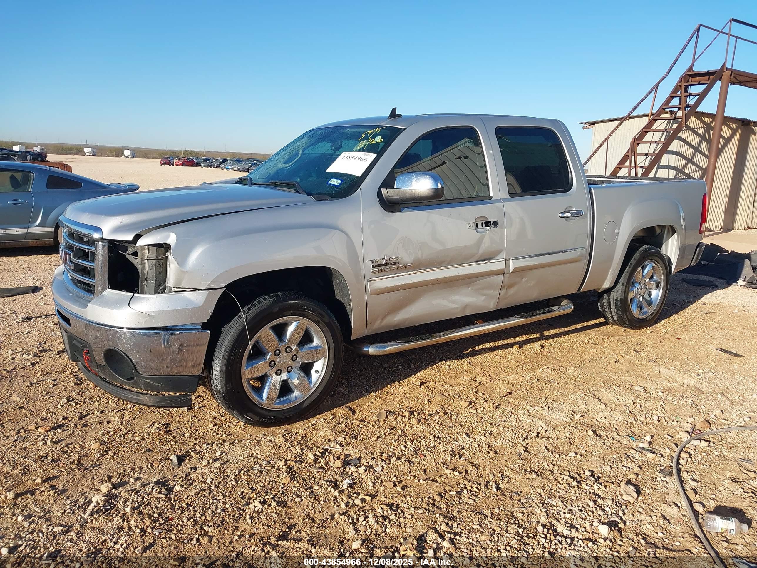 GMC SIERRA image 2