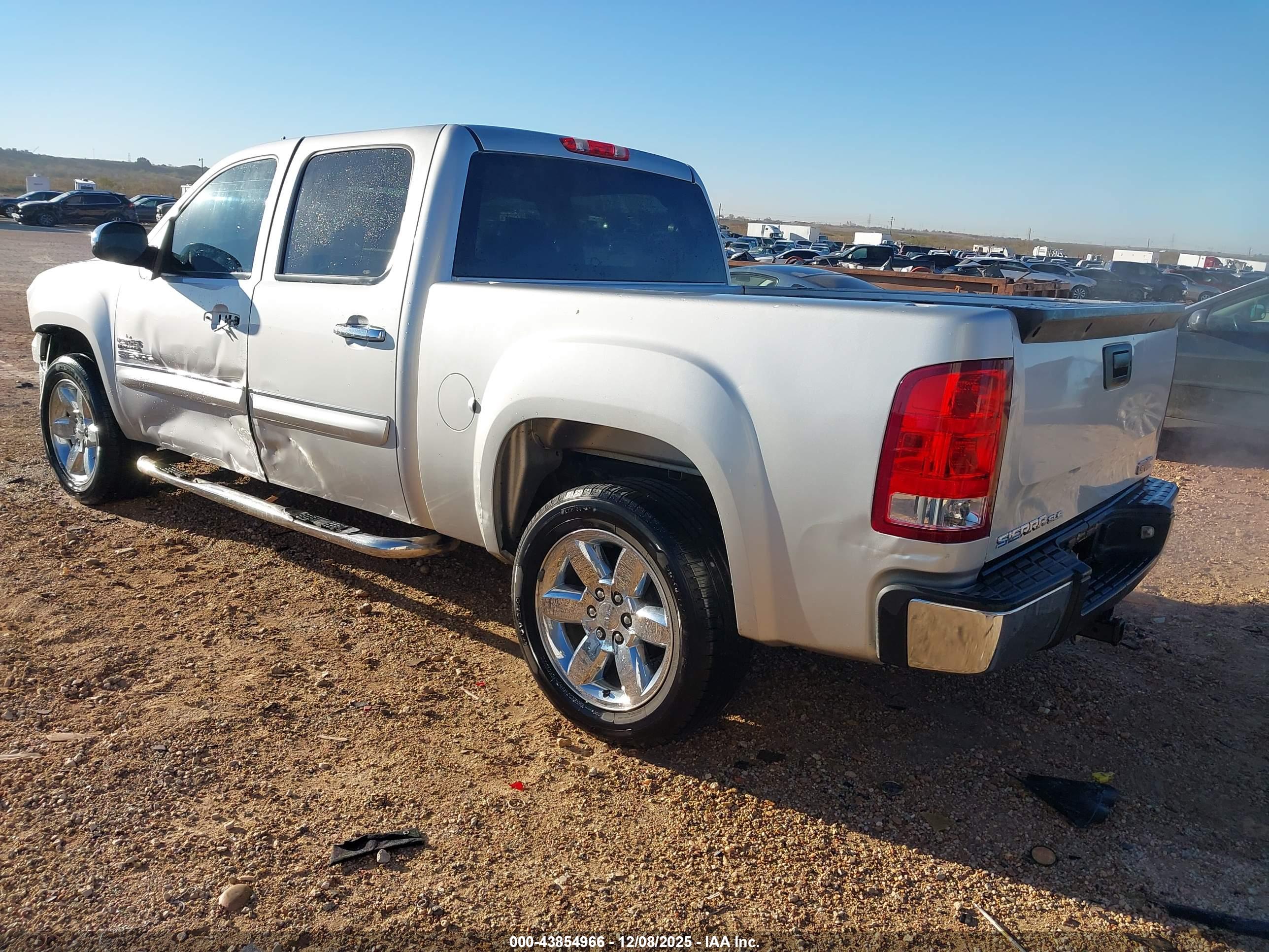 GMC SIERRA image 3