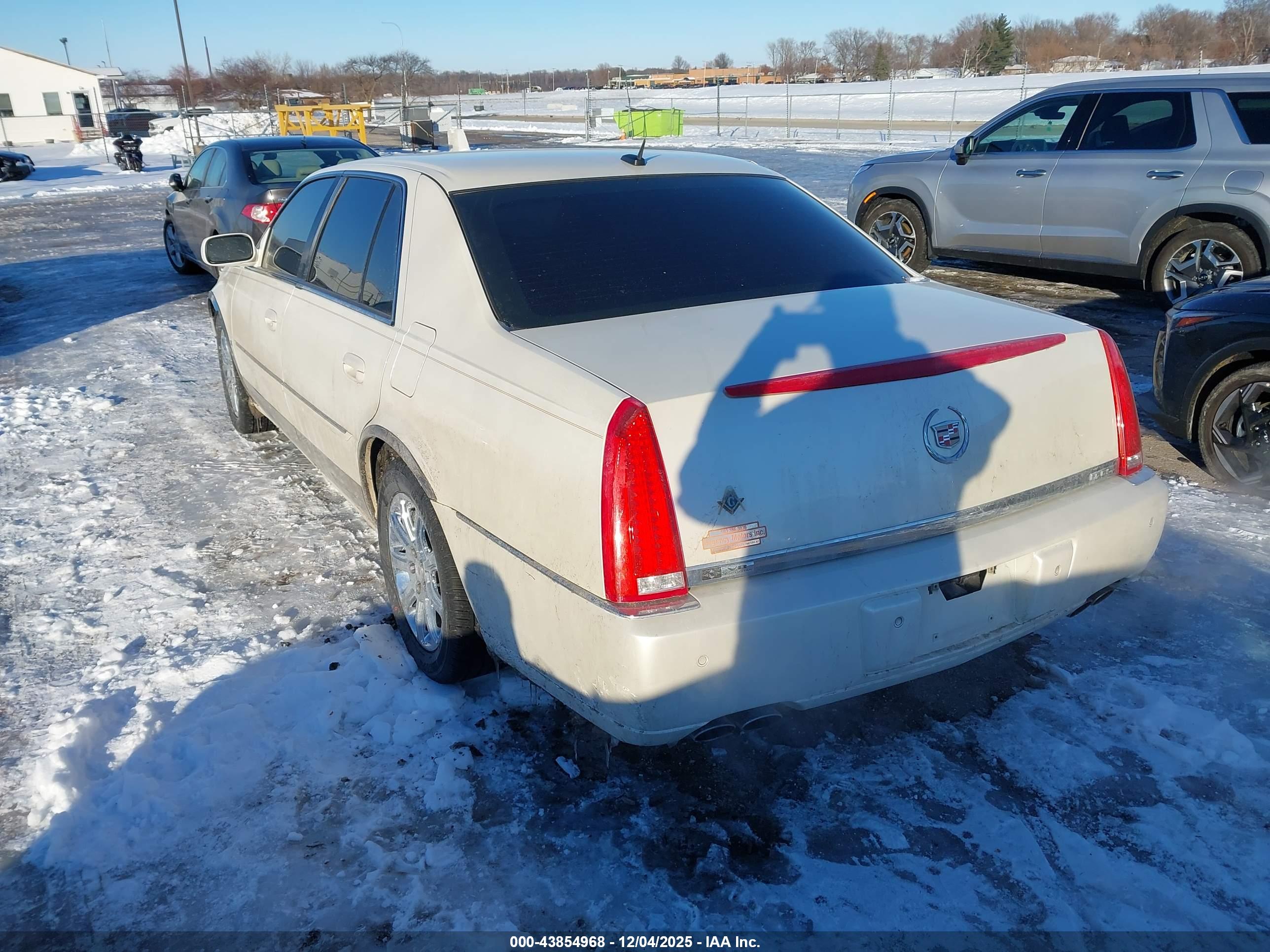 CADILLAC DTS image 3