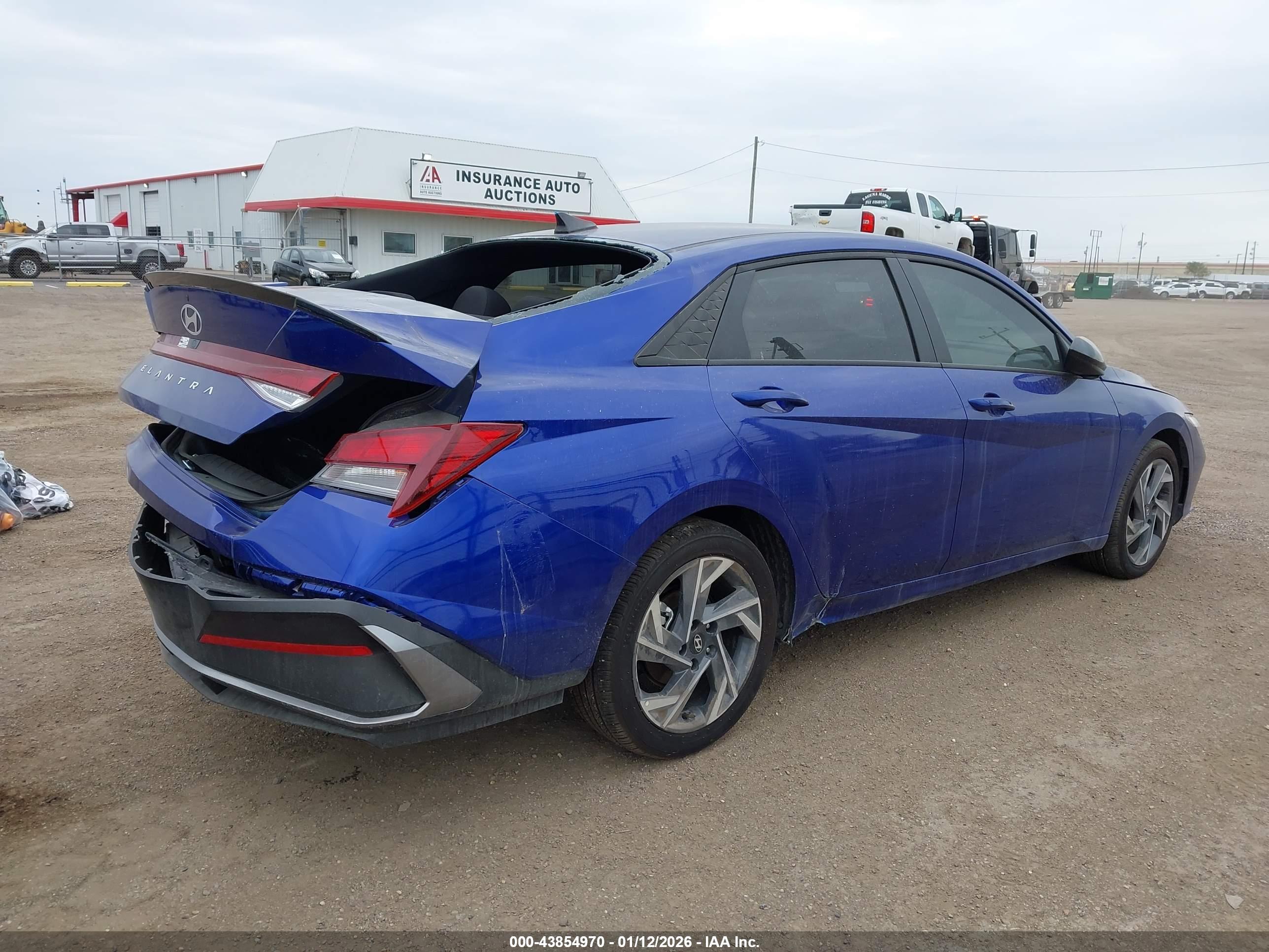 HYUNDAI ELANTRA image 4