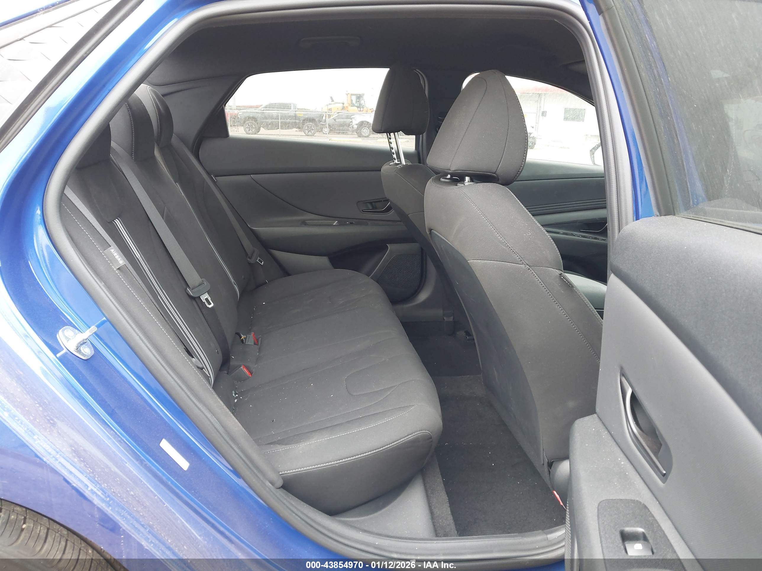 HYUNDAI ELANTRA image 8