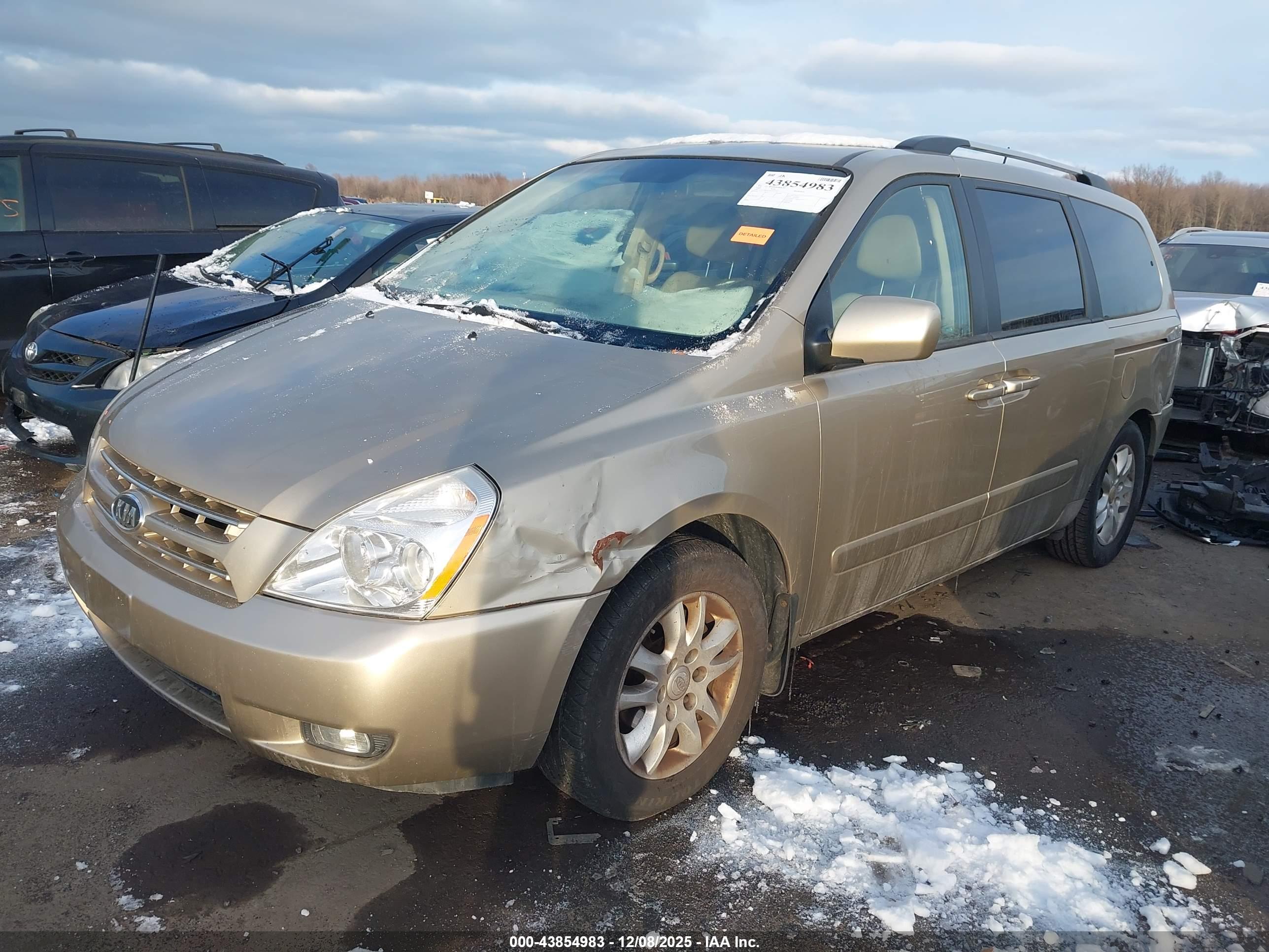 KIA SEDONA image 2