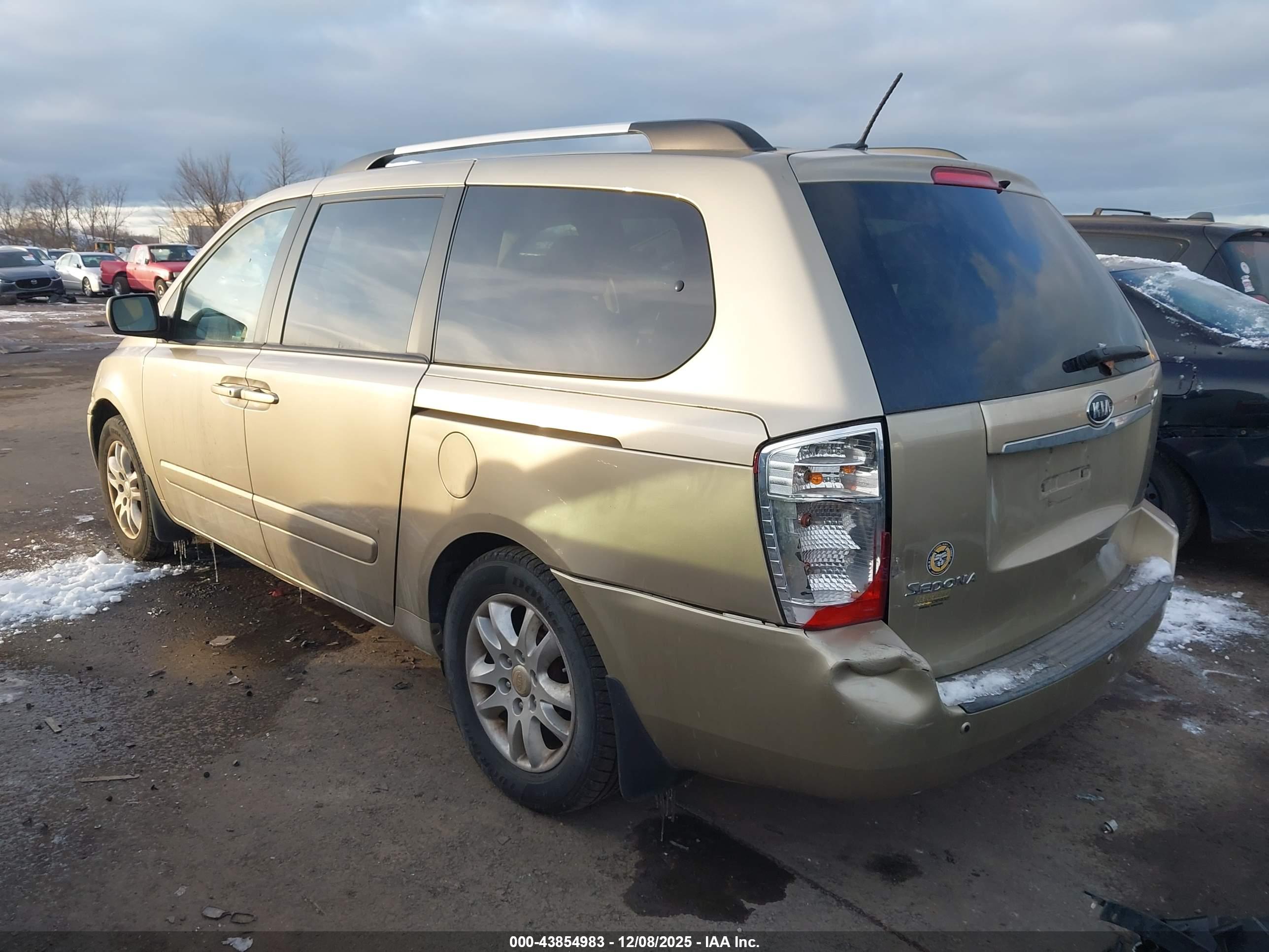 KIA SEDONA image 3