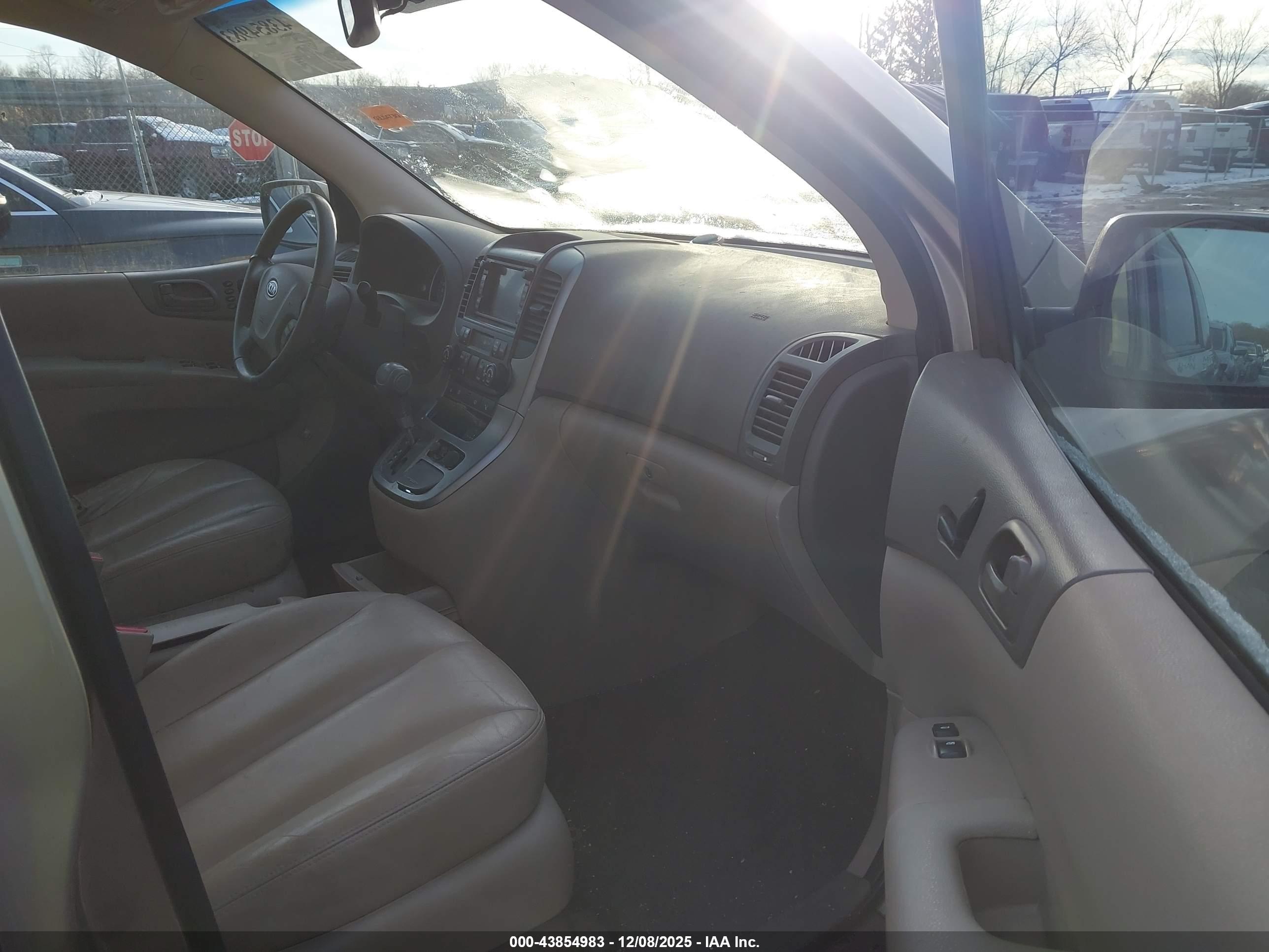 KIA SEDONA image 5
