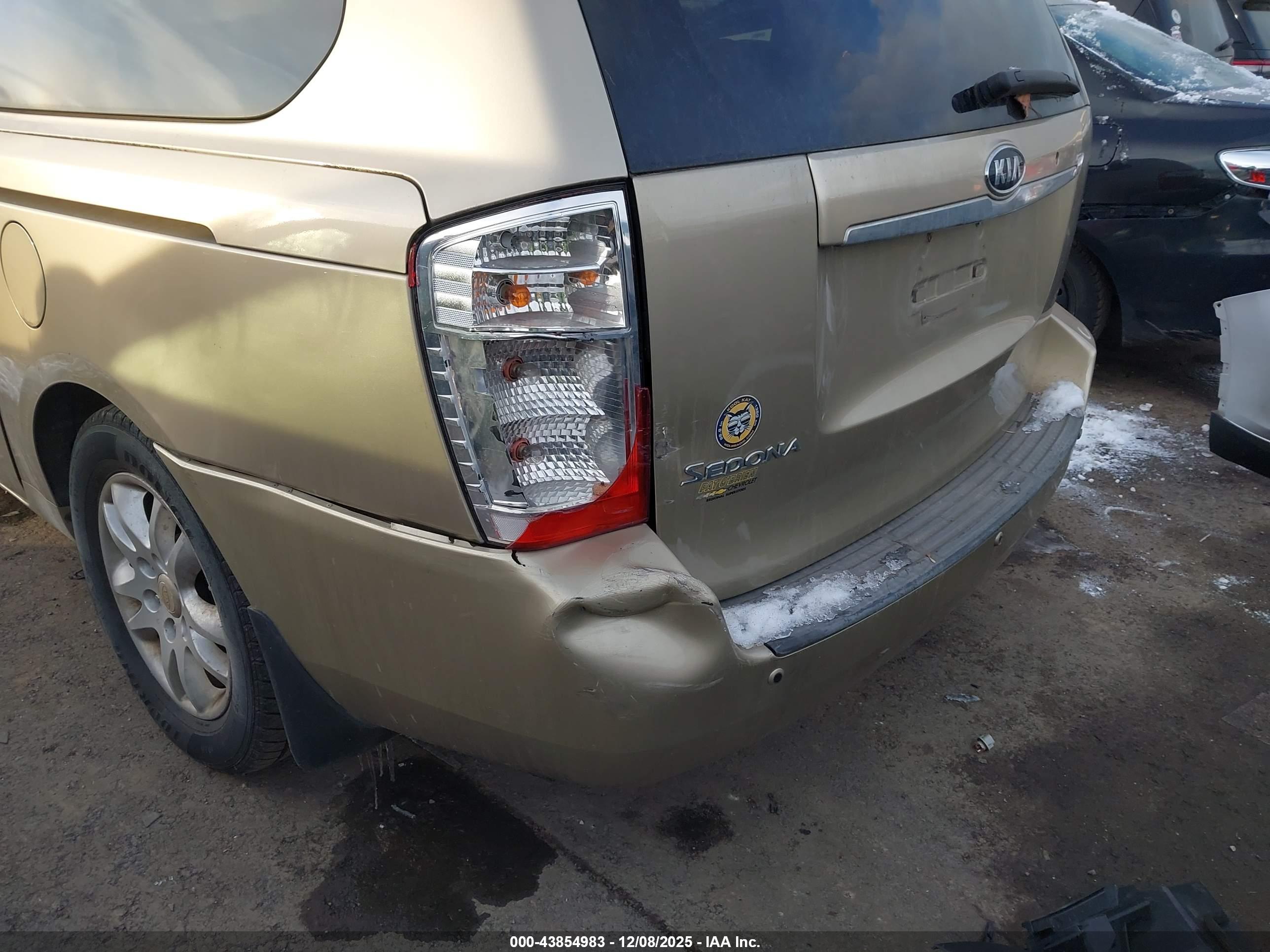 KIA SEDONA image 6