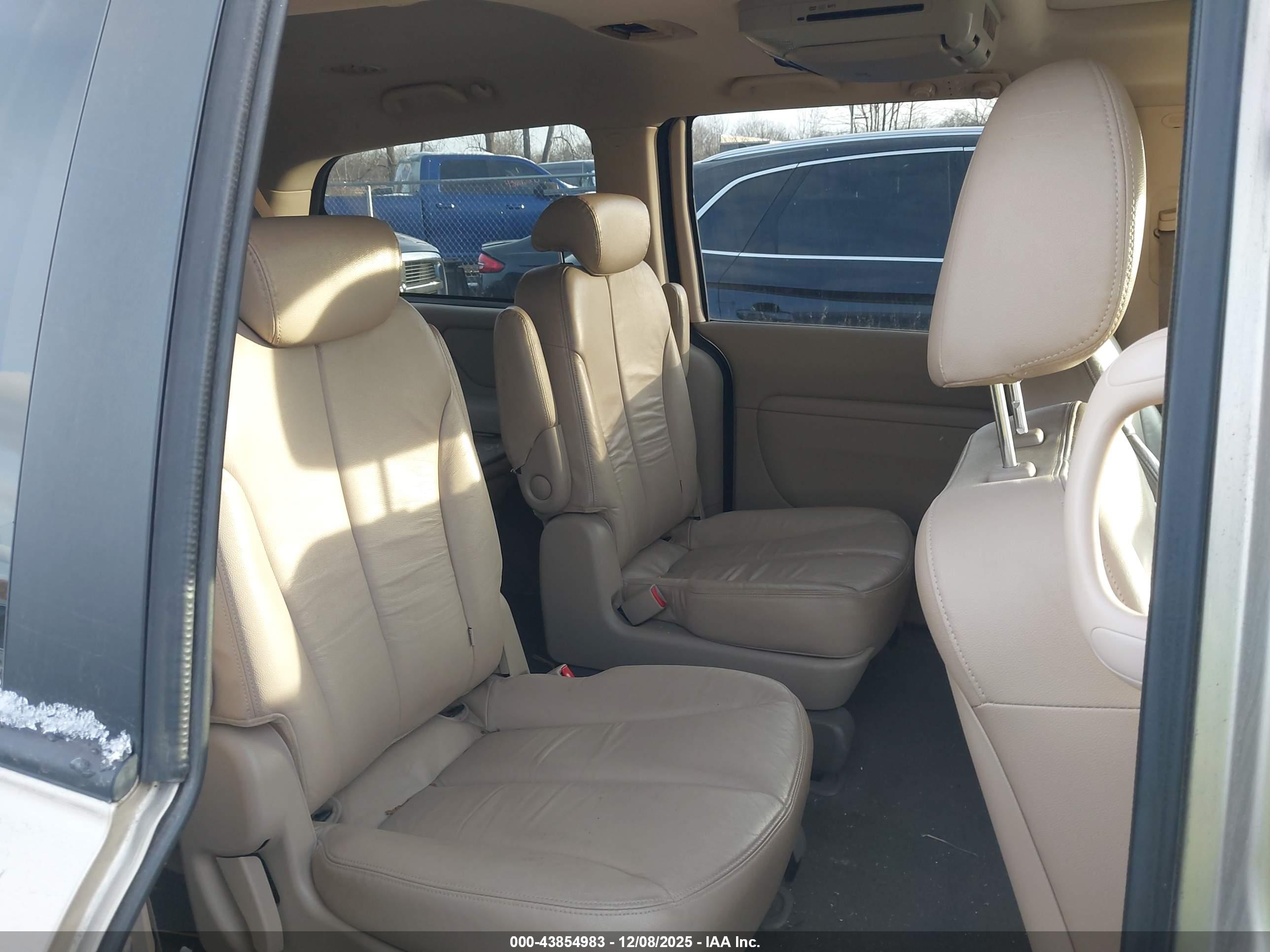 KIA SEDONA image 8