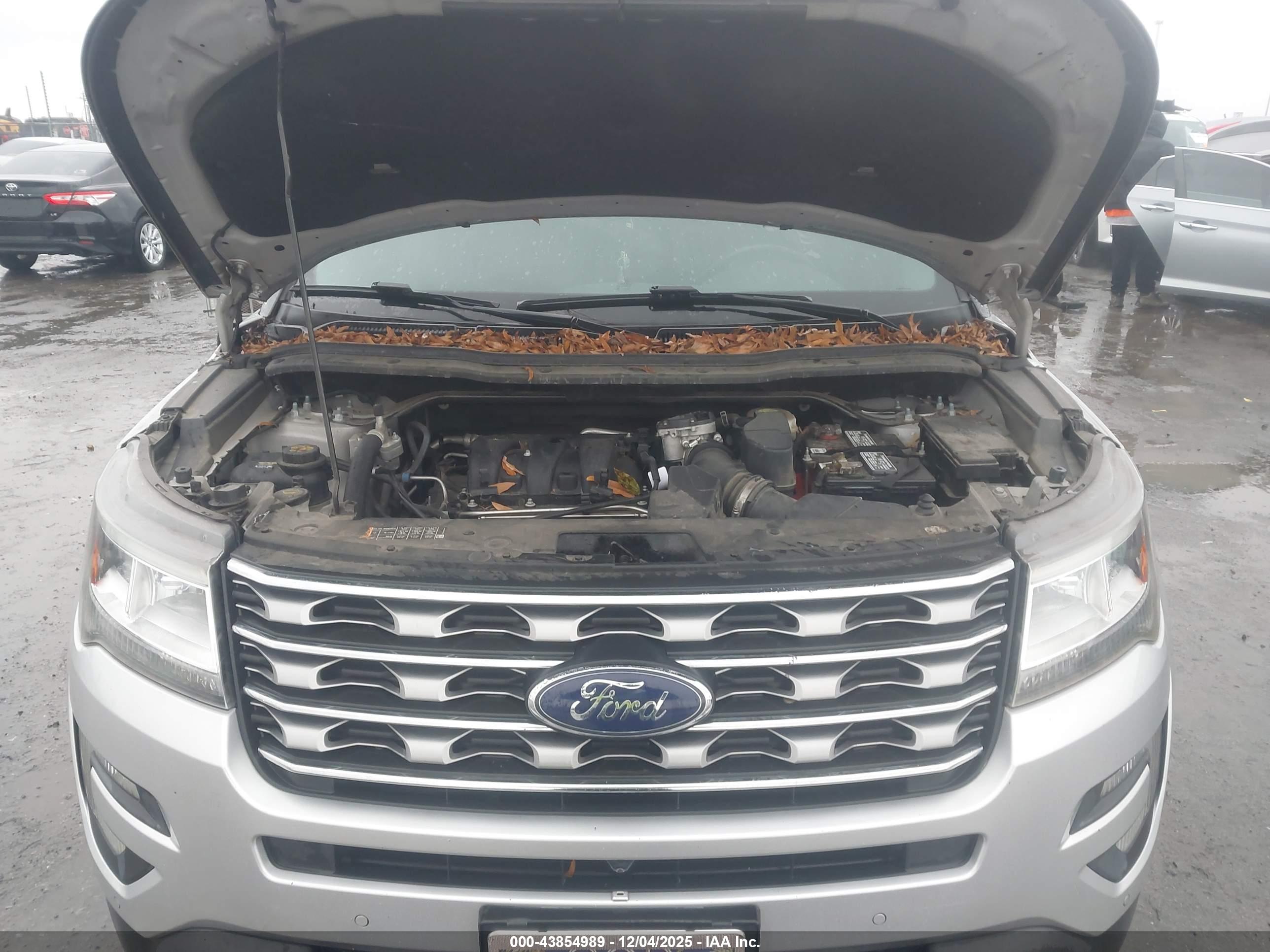 FORD EXPLORER image 10