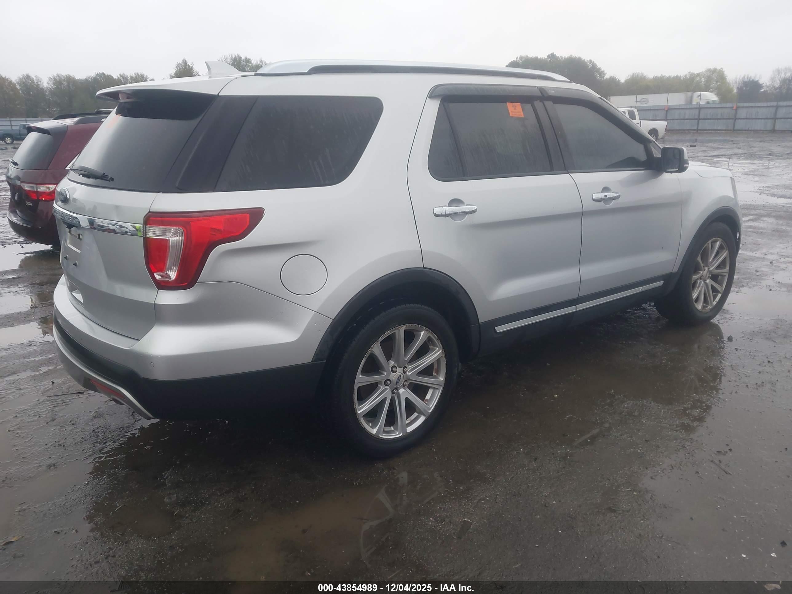 FORD EXPLORER image 4