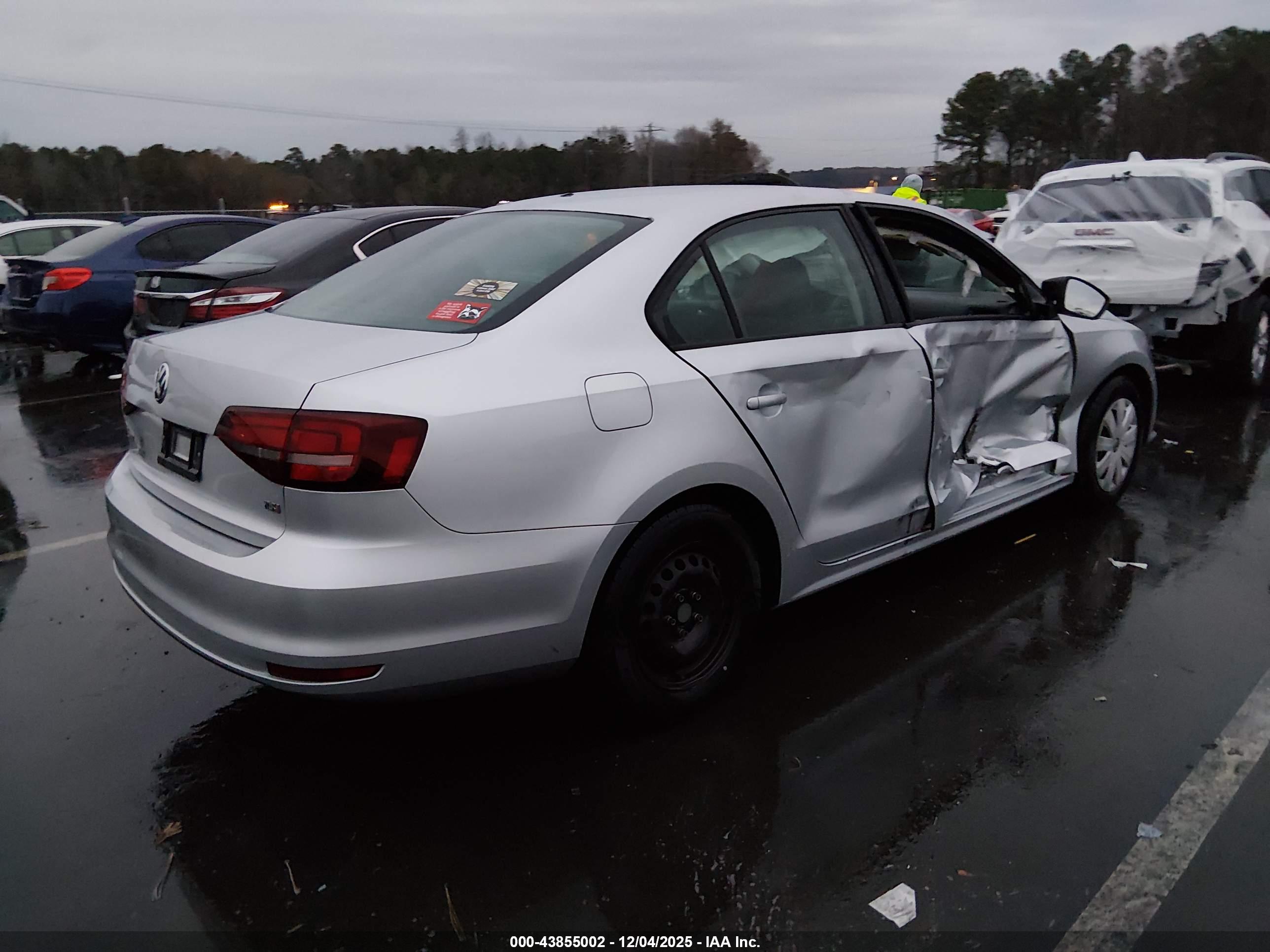 VOLKSWAGEN JETTA image 4