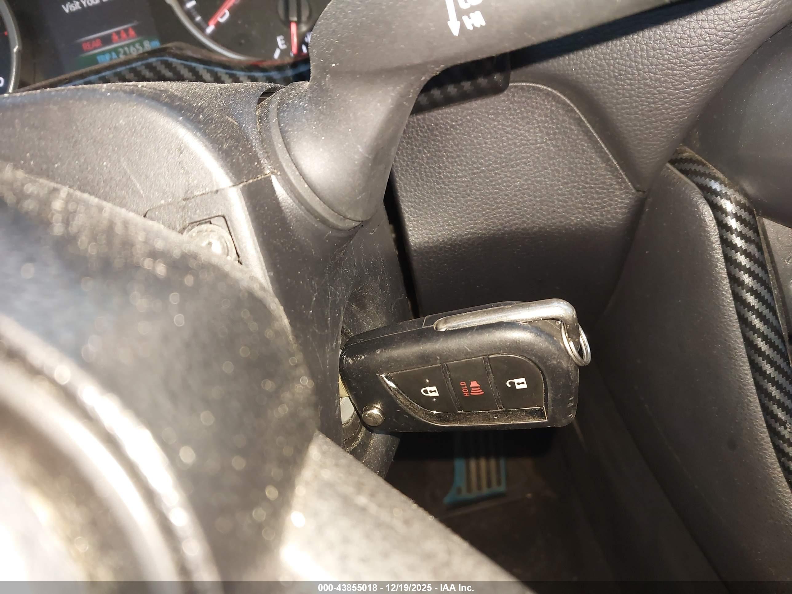 TOYOTA RAV4 image 11