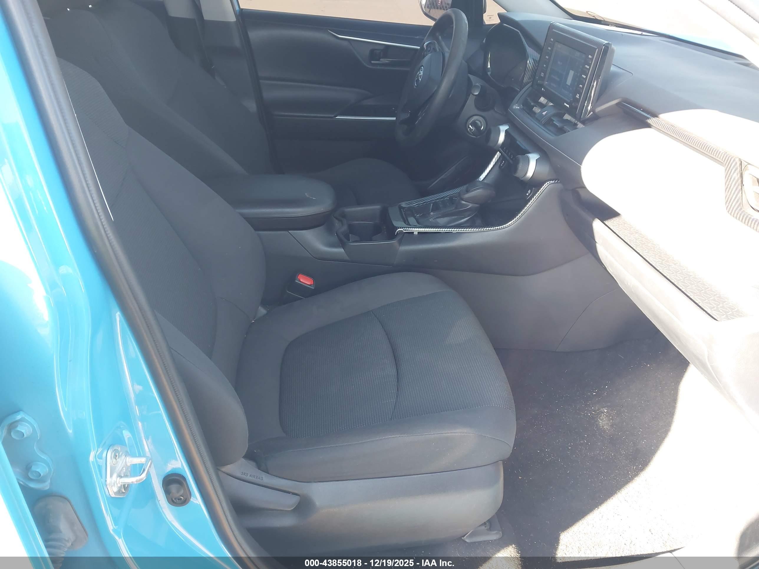 TOYOTA RAV4 image 5