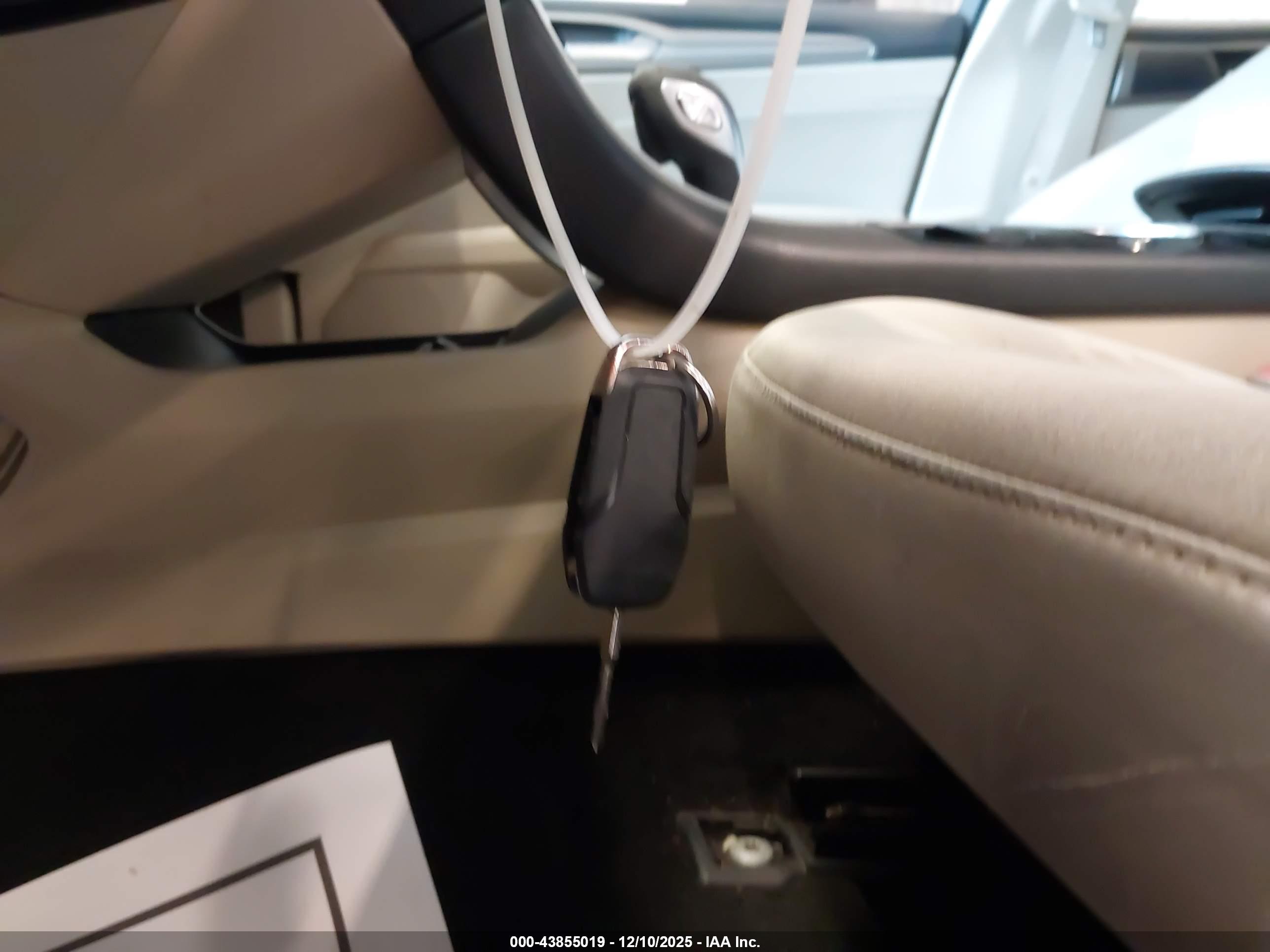 FORD FUSION image 11