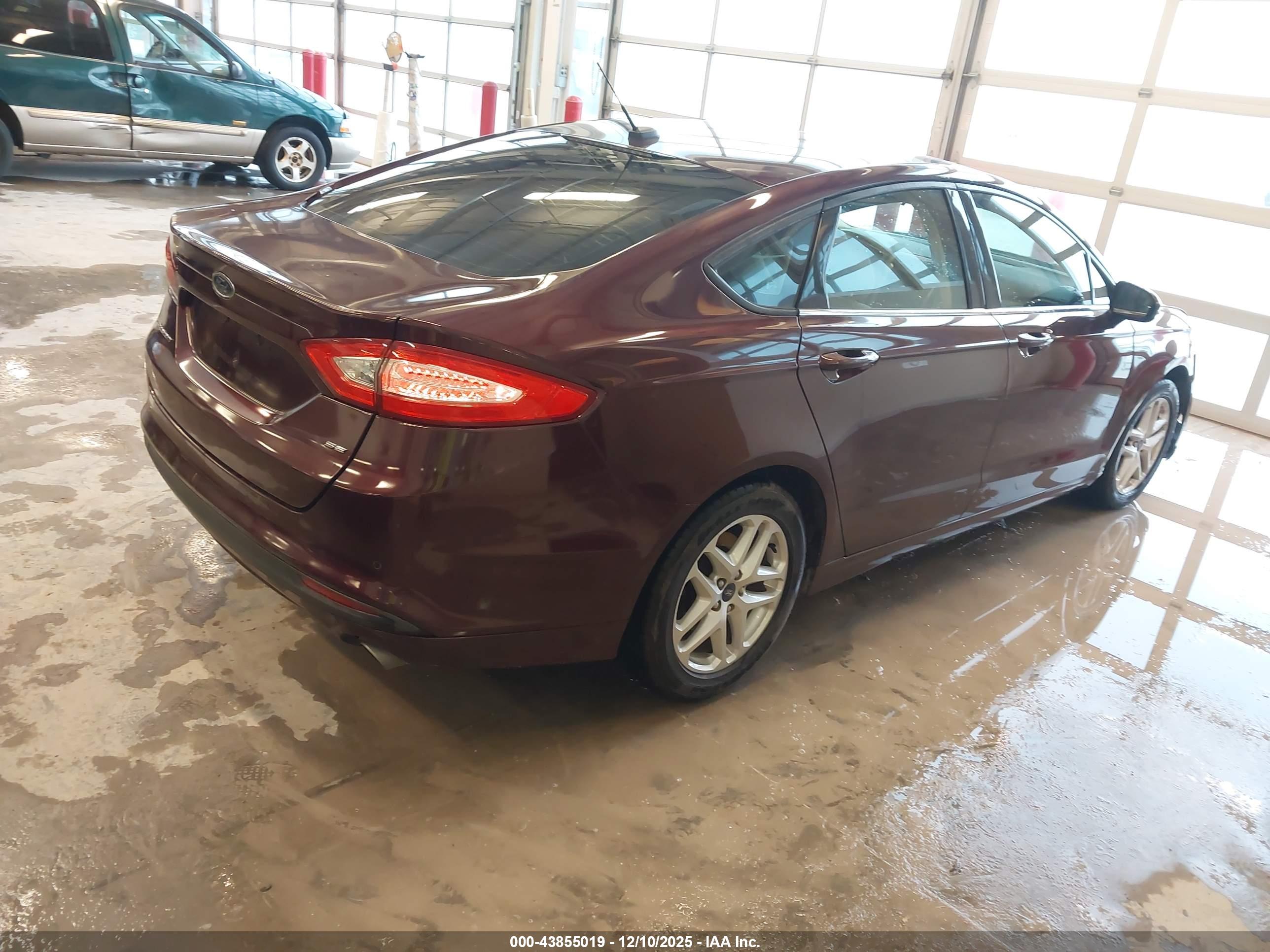 FORD FUSION image 4