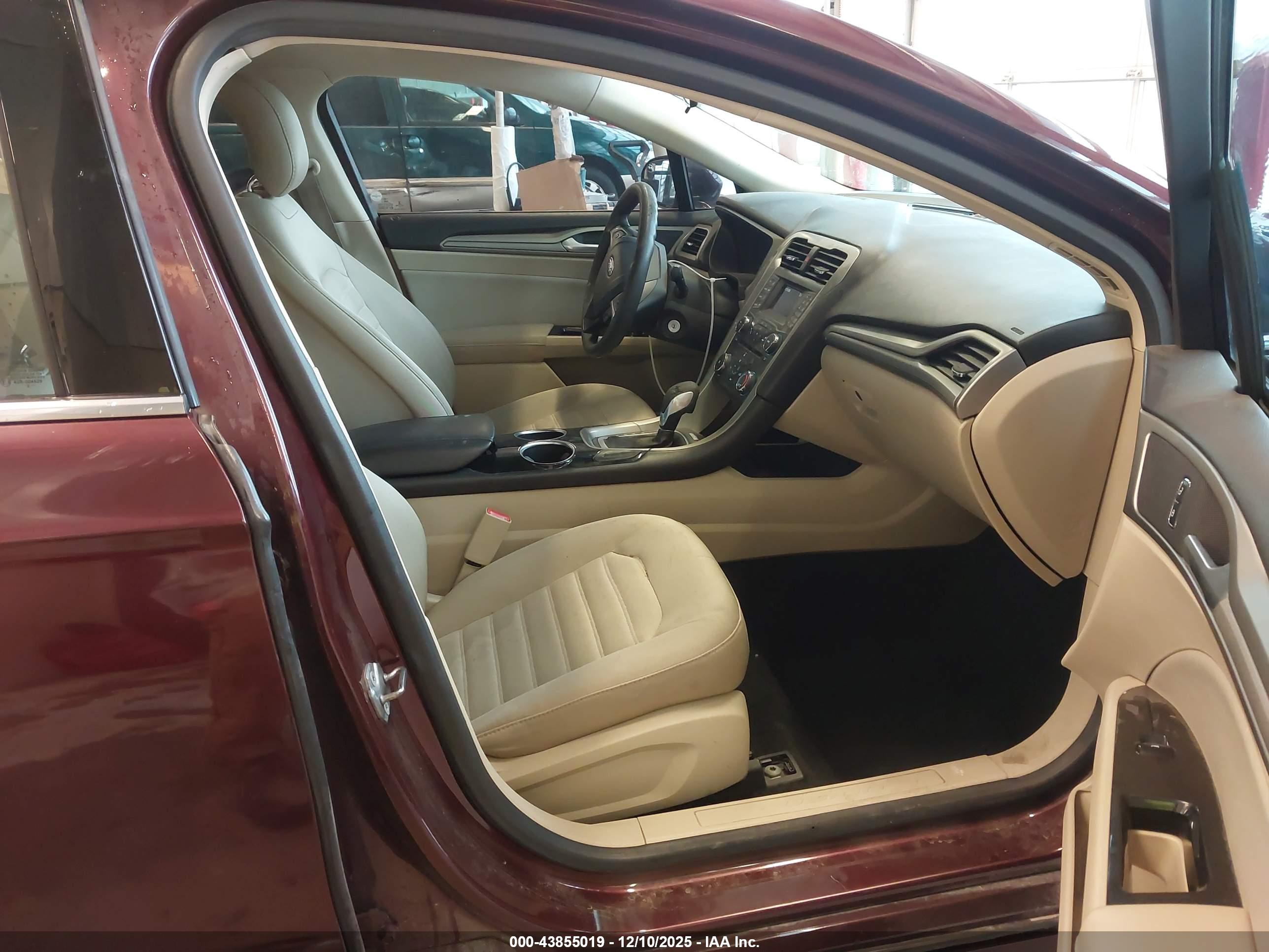 FORD FUSION image 5