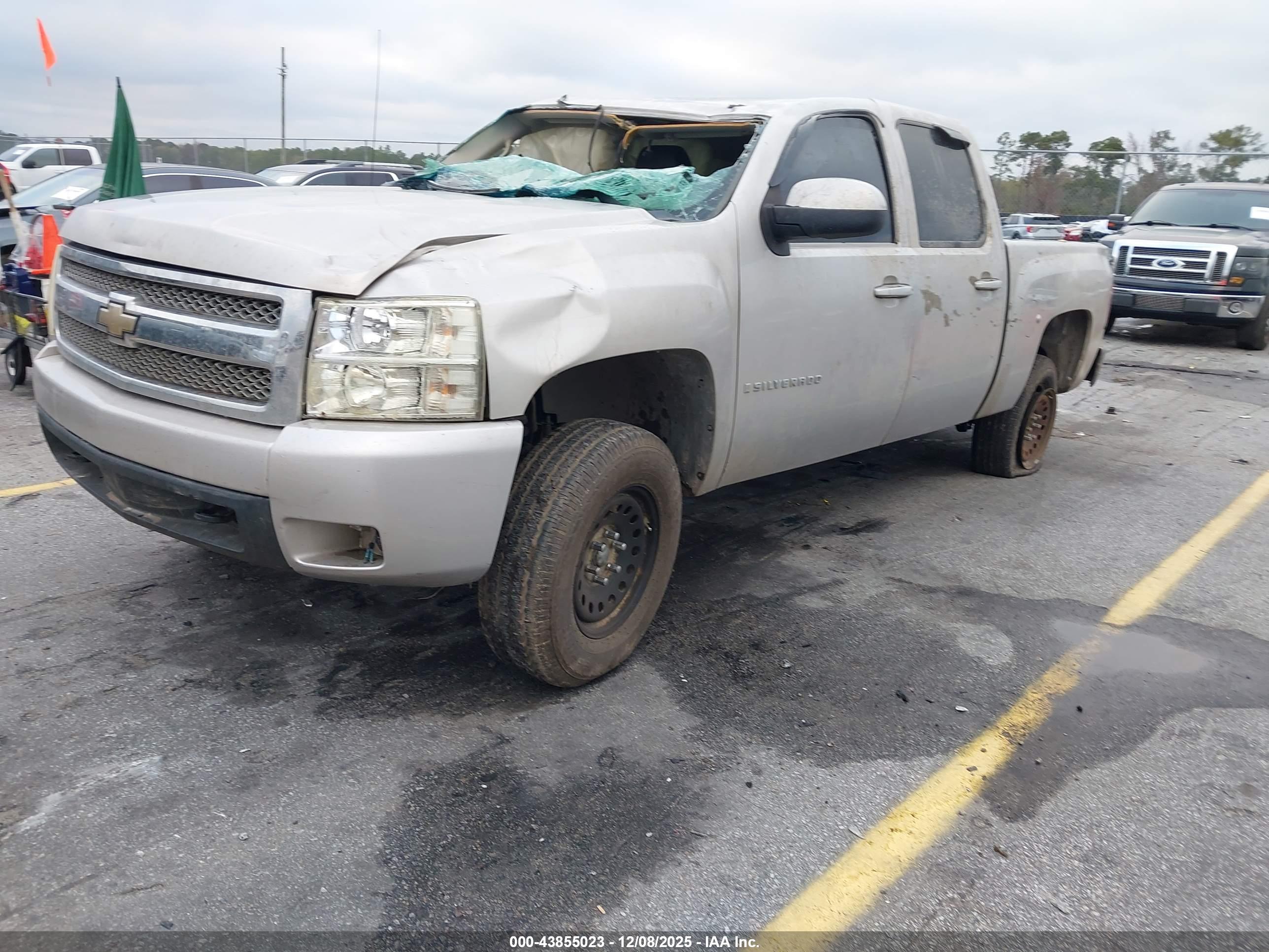 CHEVROLET SILVERADO image 2