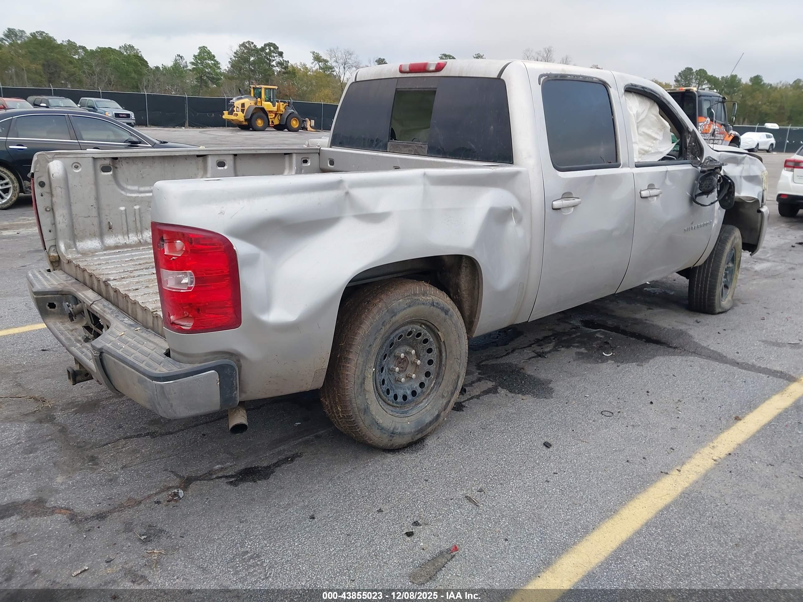 CHEVROLET SILVERADO image 4