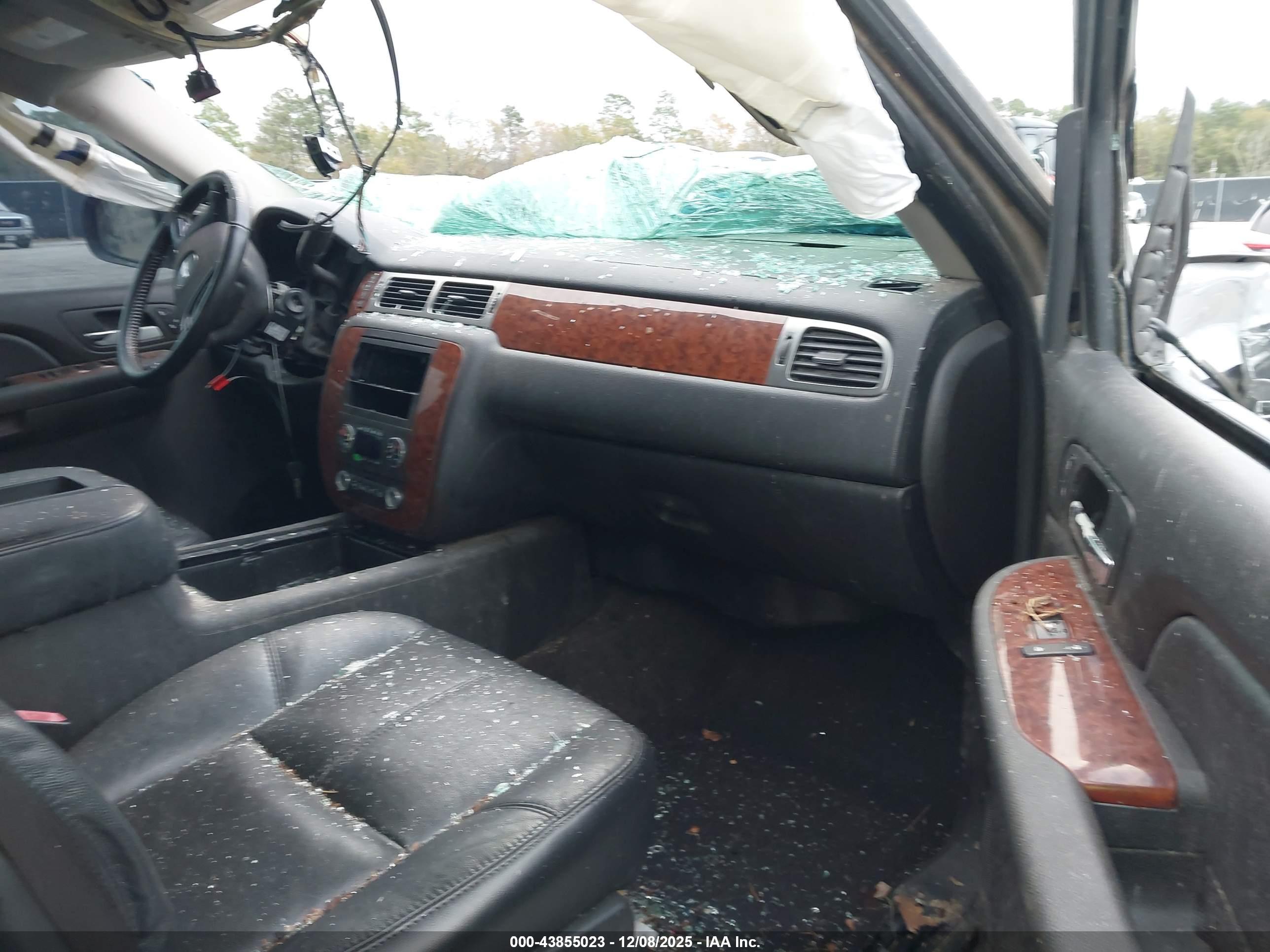 CHEVROLET SILVERADO image 5