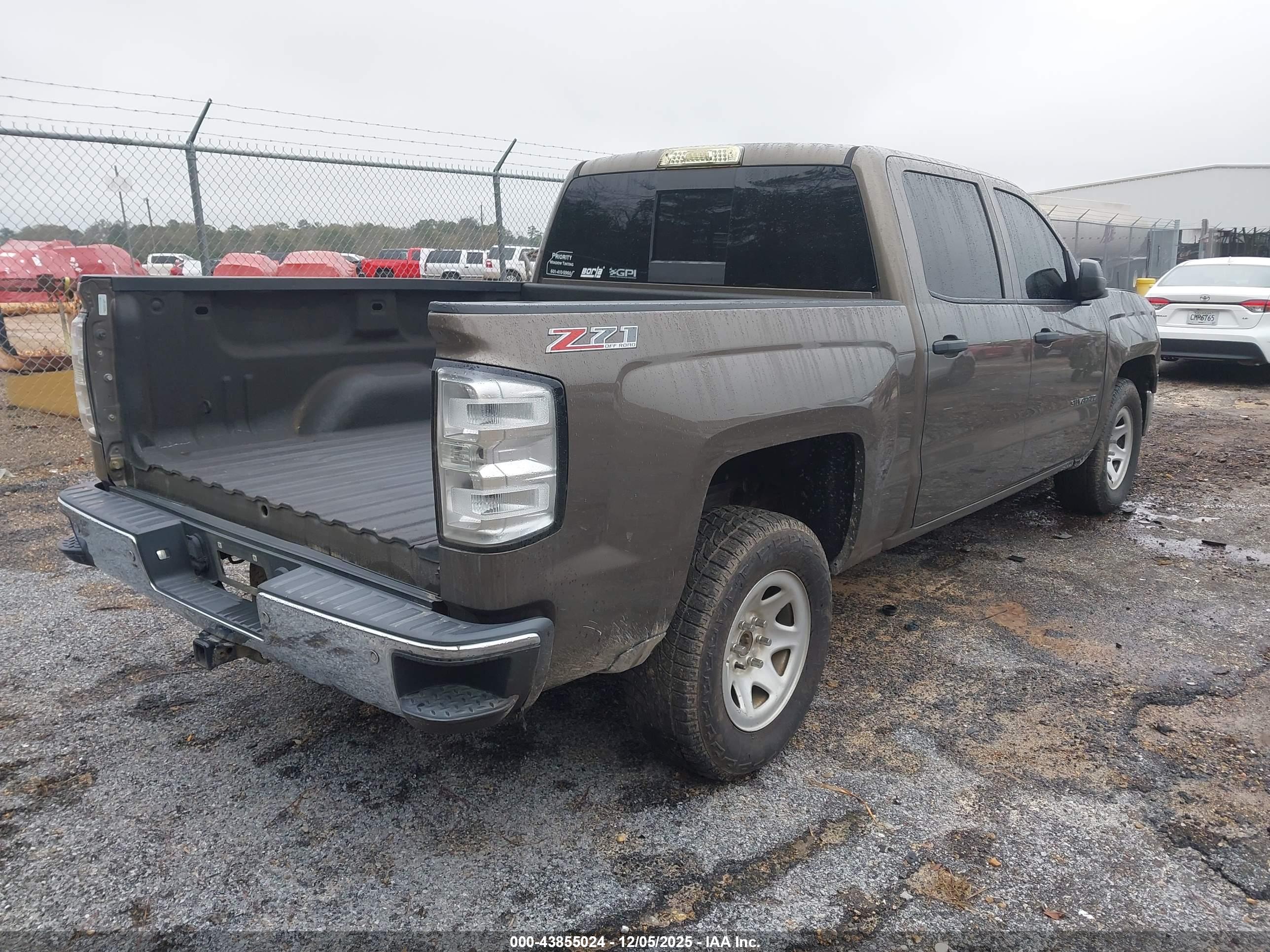CHEVROLET SILVERADO image 4
