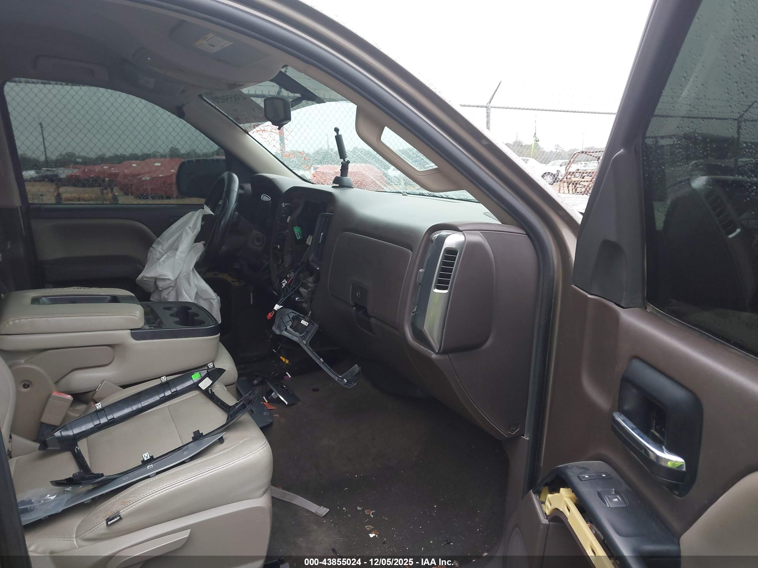CHEVROLET SILVERADO image 5
