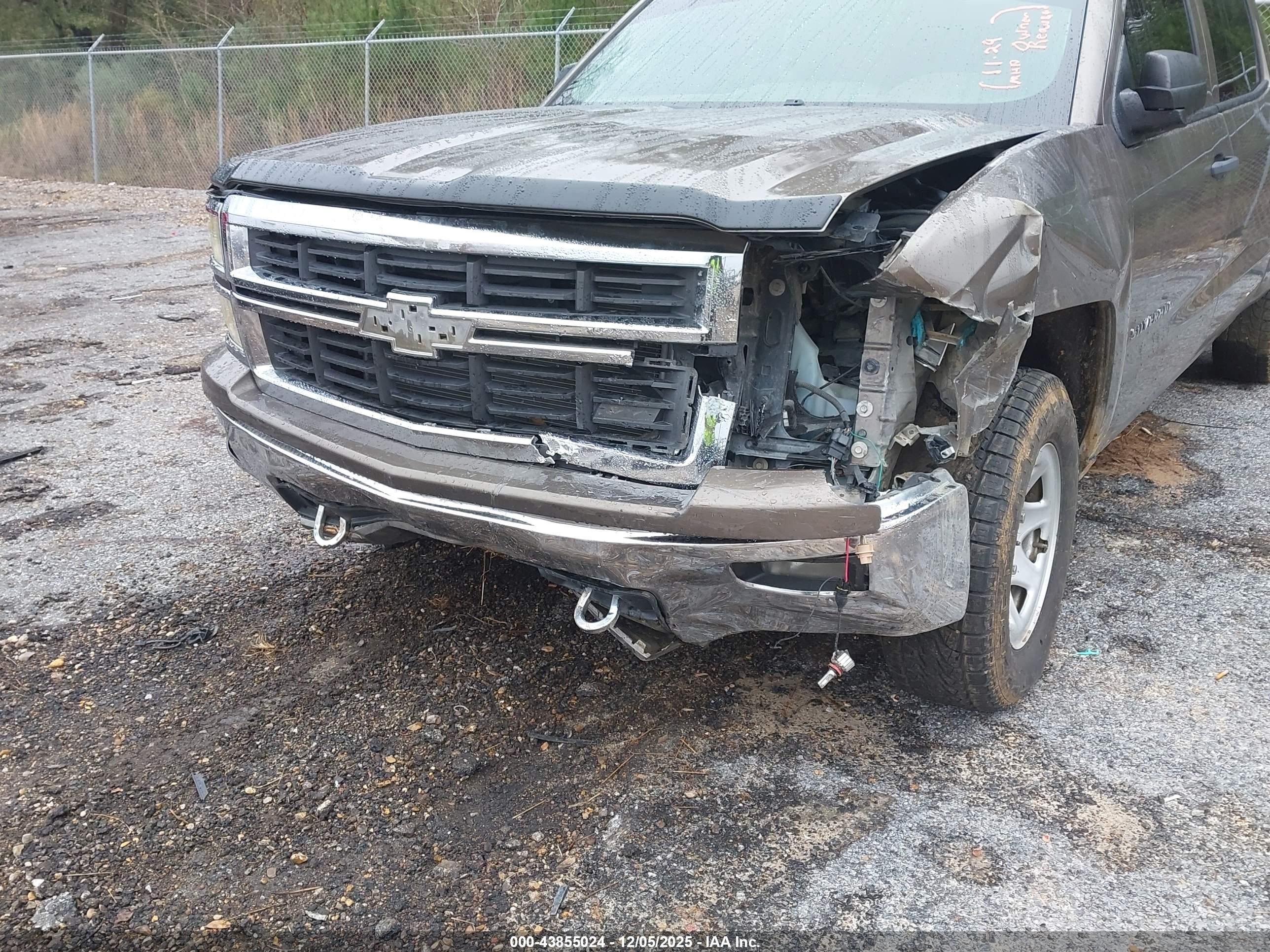 CHEVROLET SILVERADO image 6
