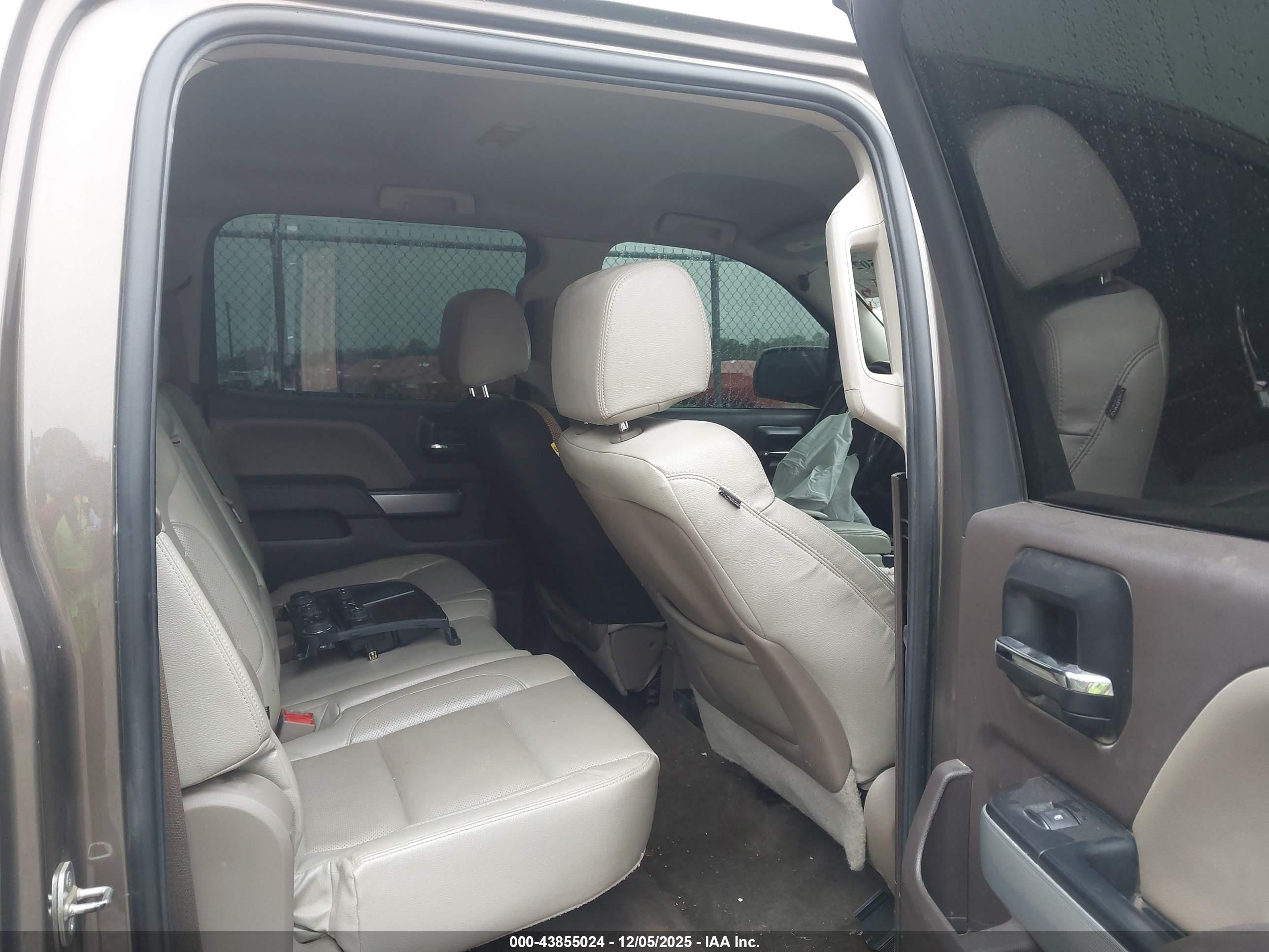 CHEVROLET SILVERADO image 8