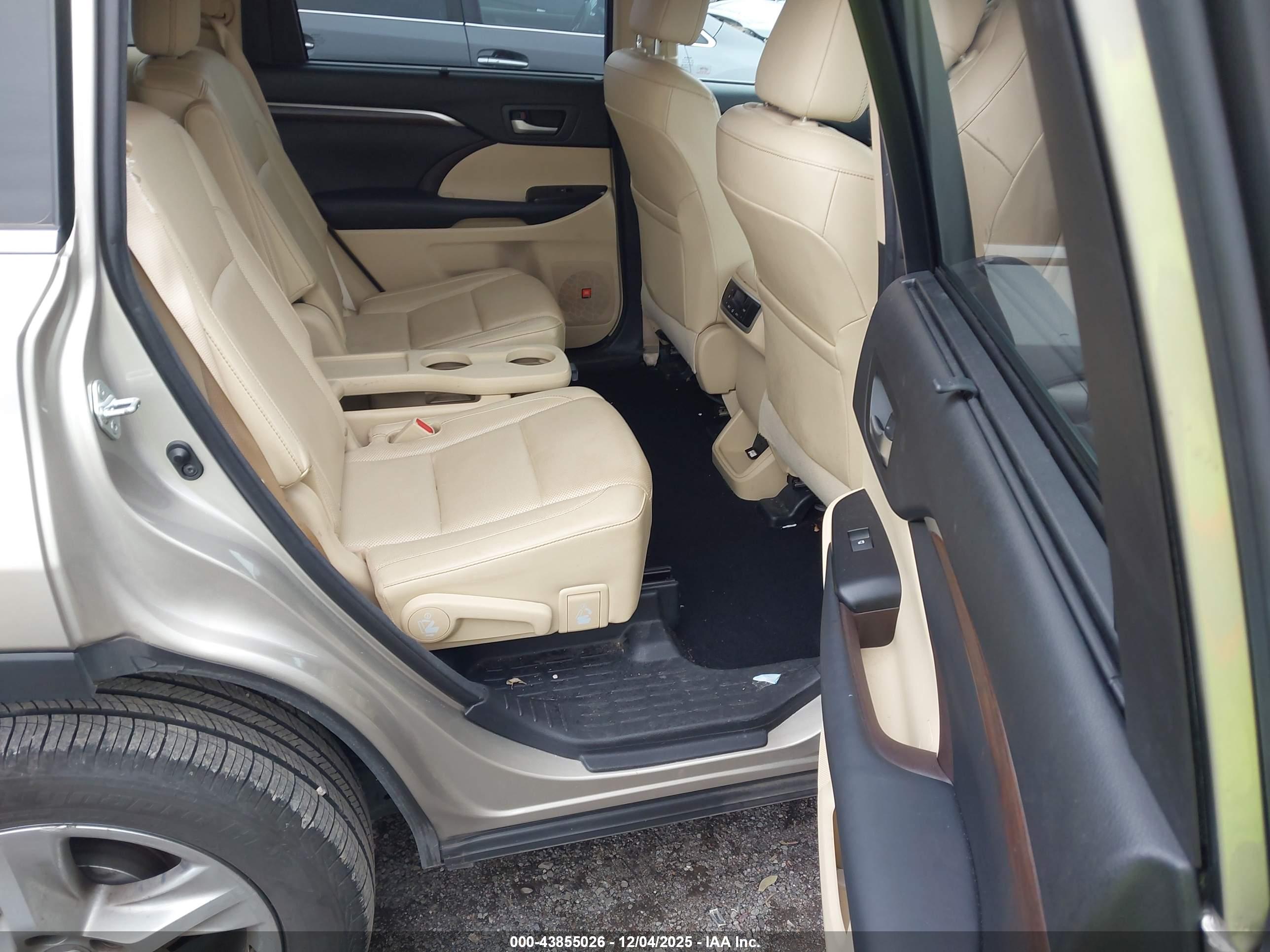 TOYOTA HIGHLANDER image 8