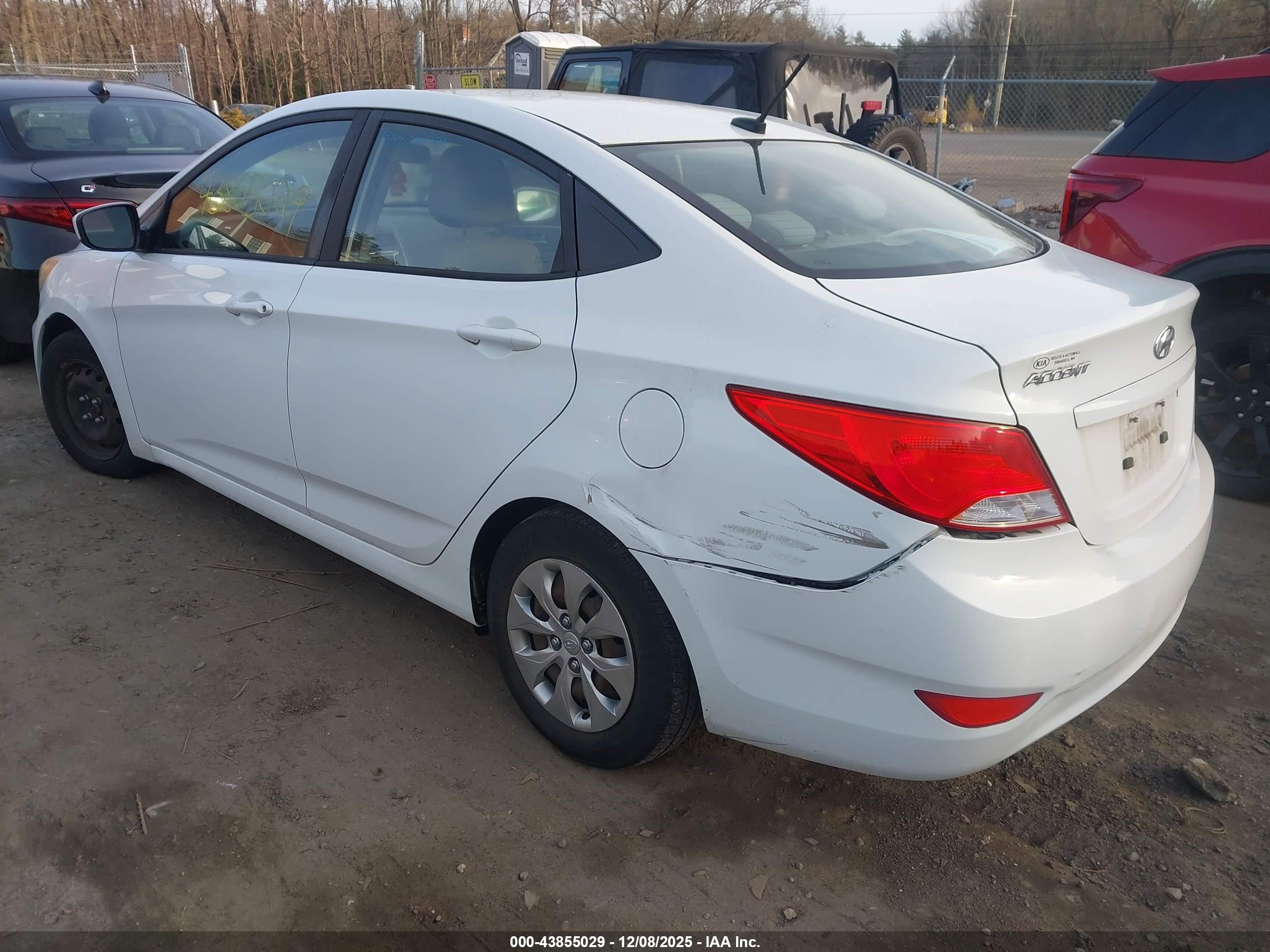 HYUNDAI ACCENT image 3