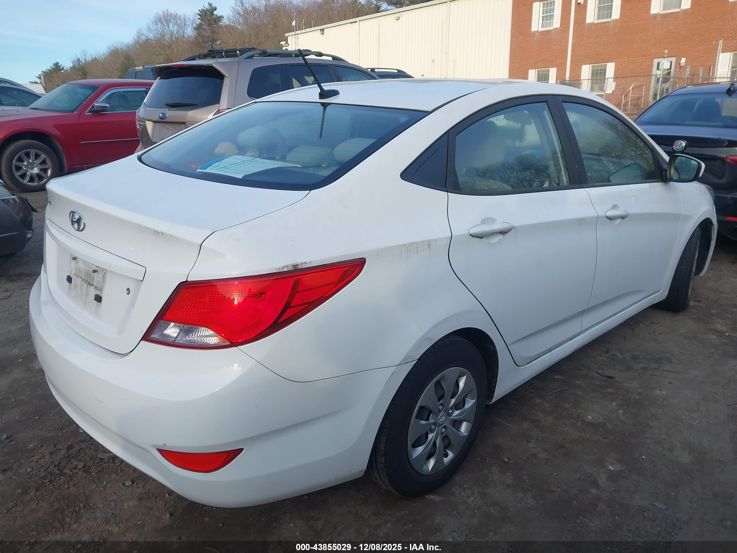 HYUNDAI ACCENT image 4