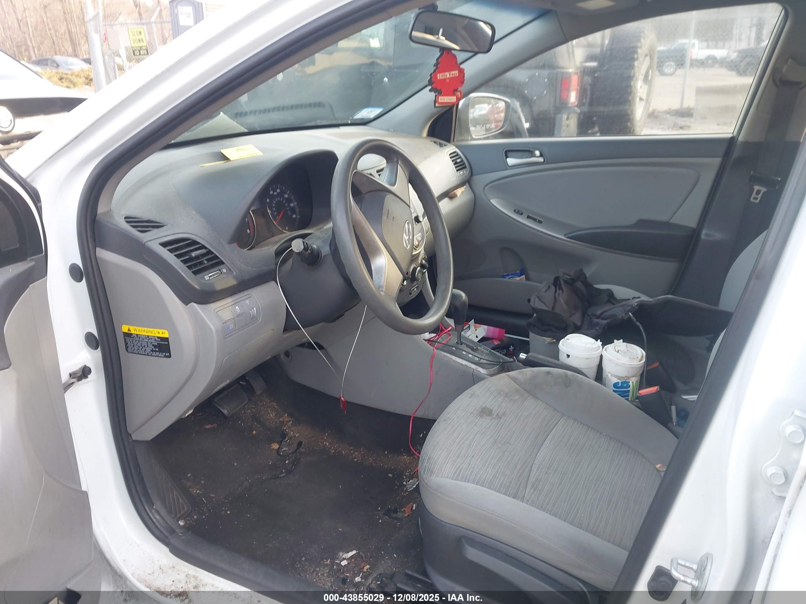 HYUNDAI ACCENT image 5