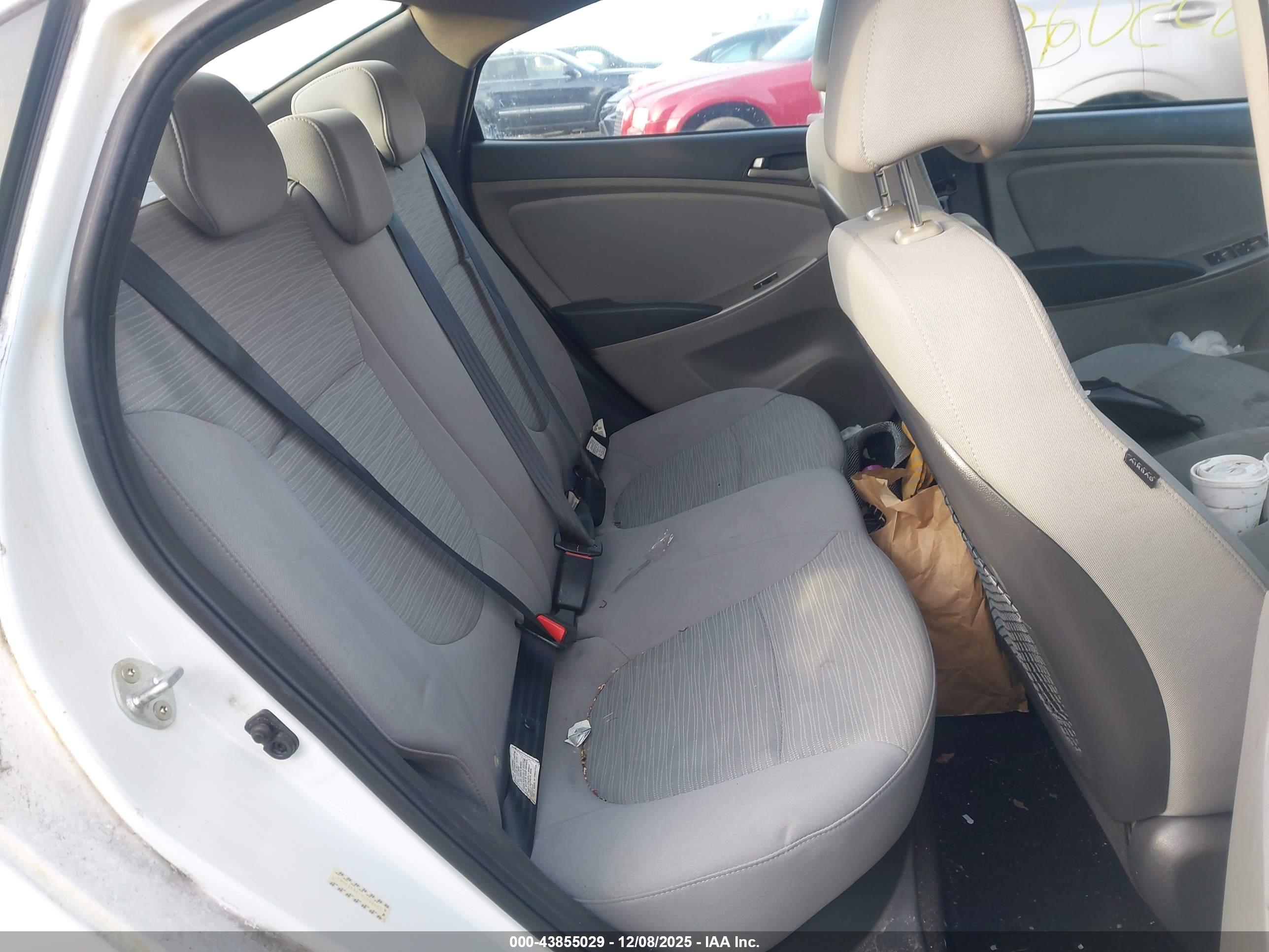 HYUNDAI ACCENT image 8