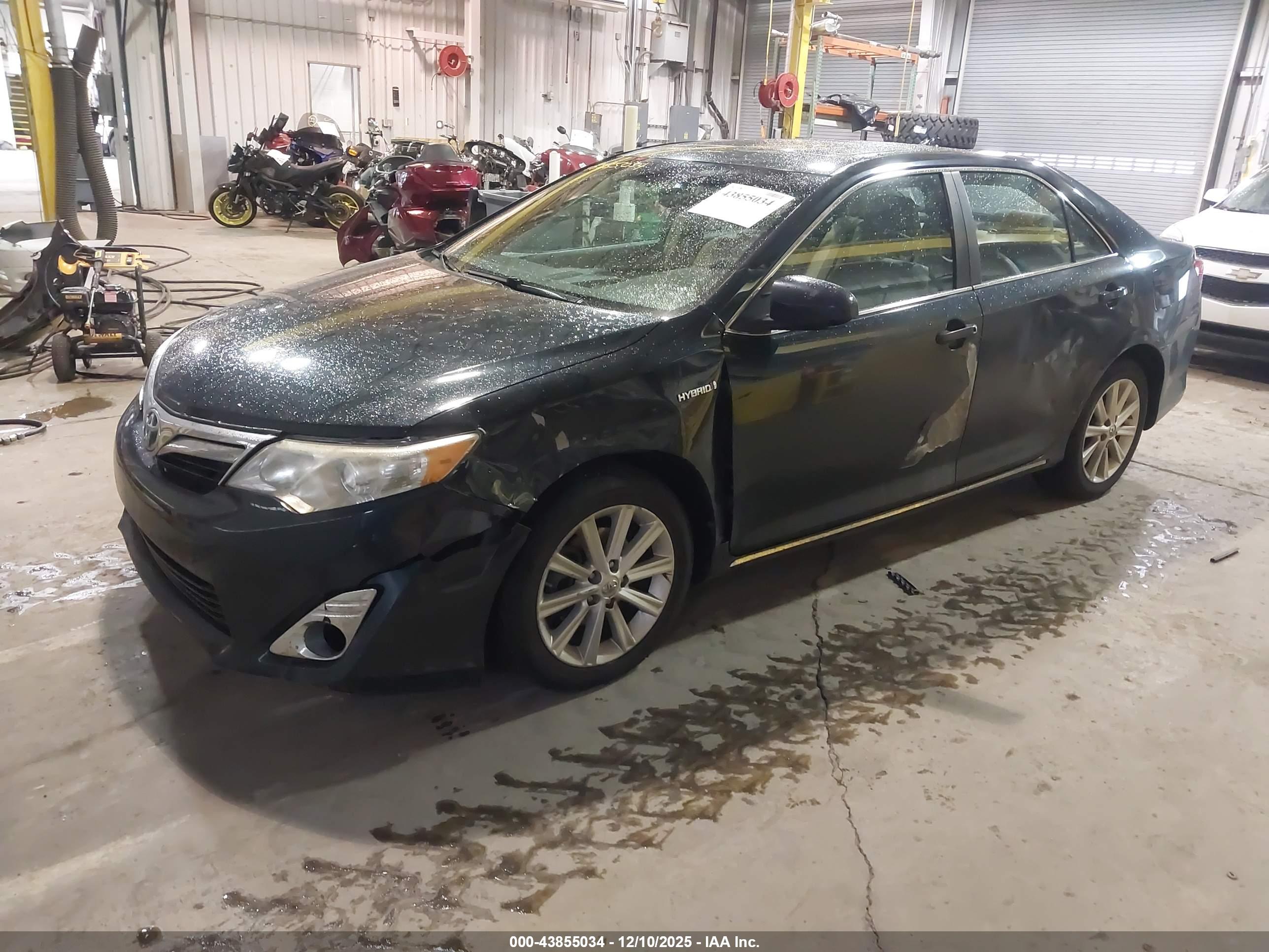 TOYOTA CAMRY image 2