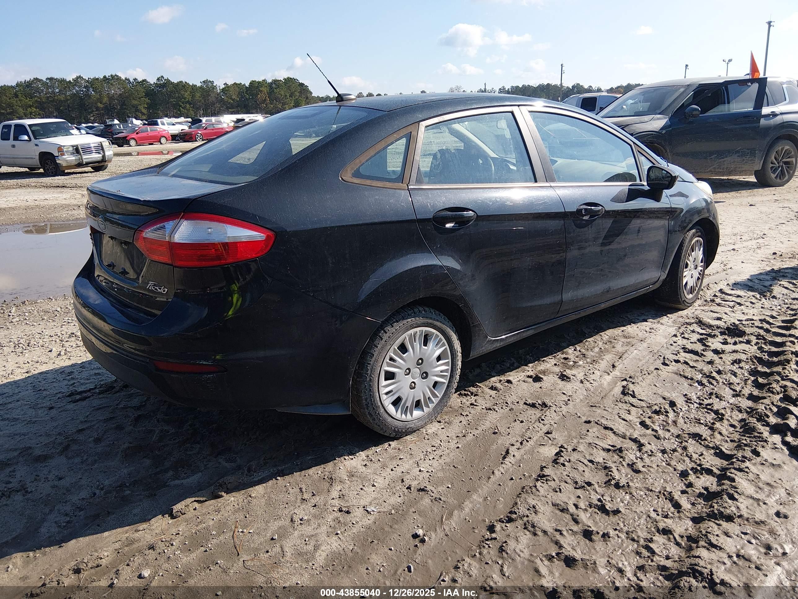 FORD FIESTA image 4