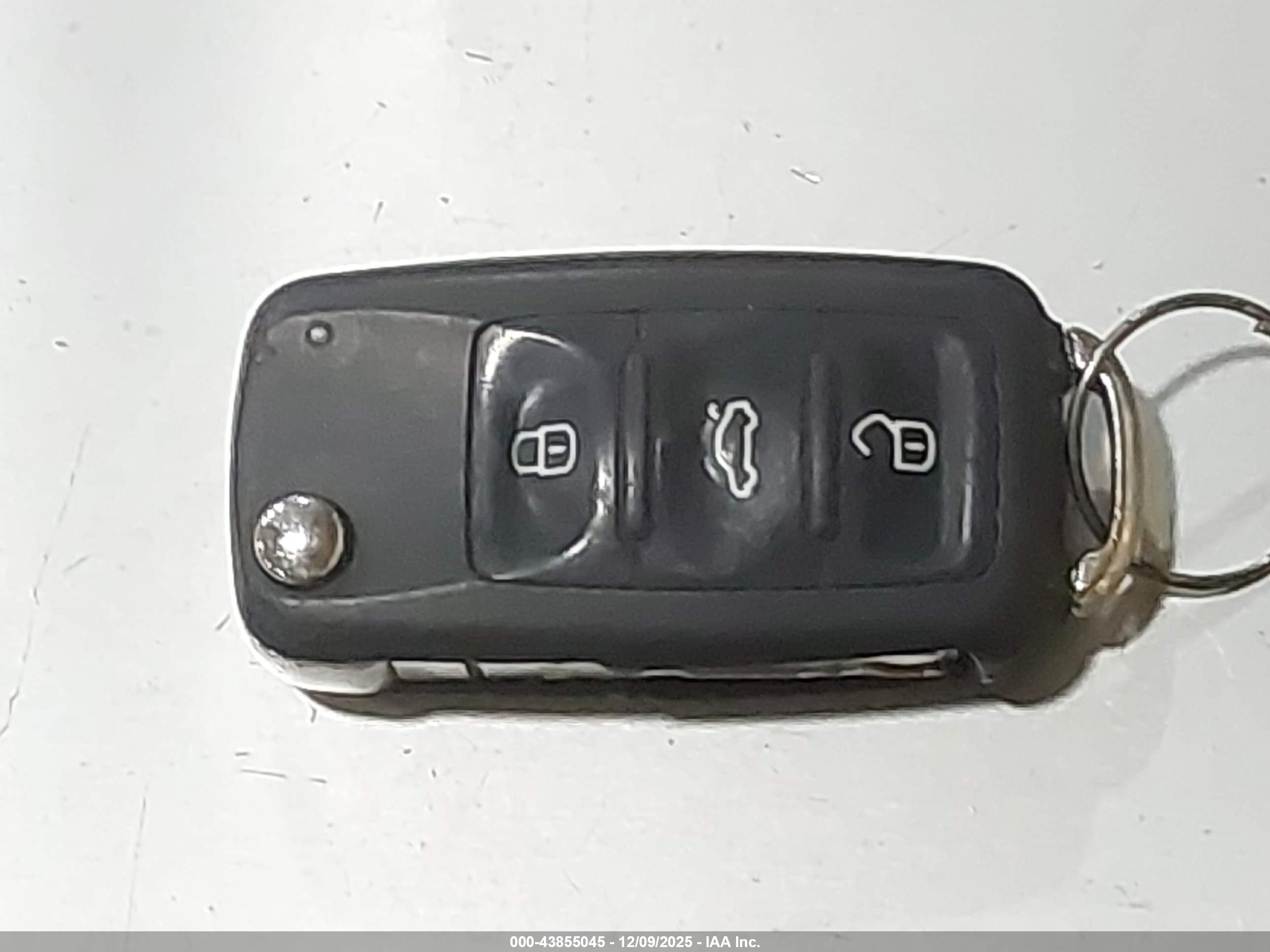 VOLKSWAGEN PASSAT image 11