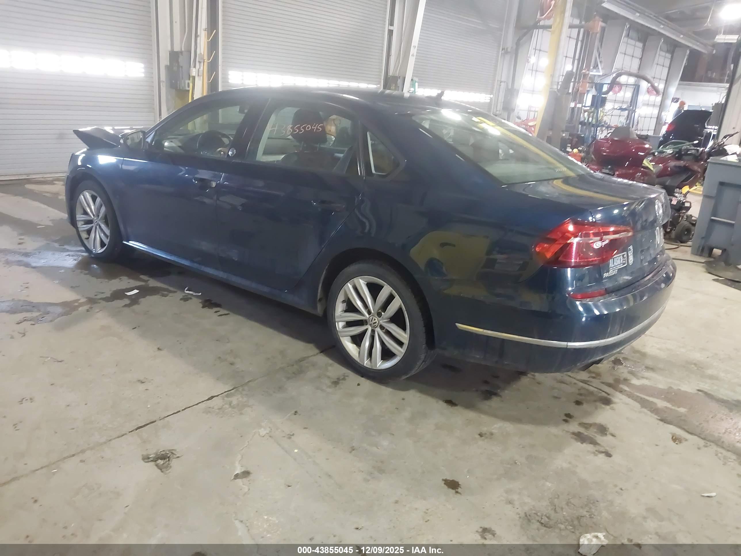 VOLKSWAGEN PASSAT image 3