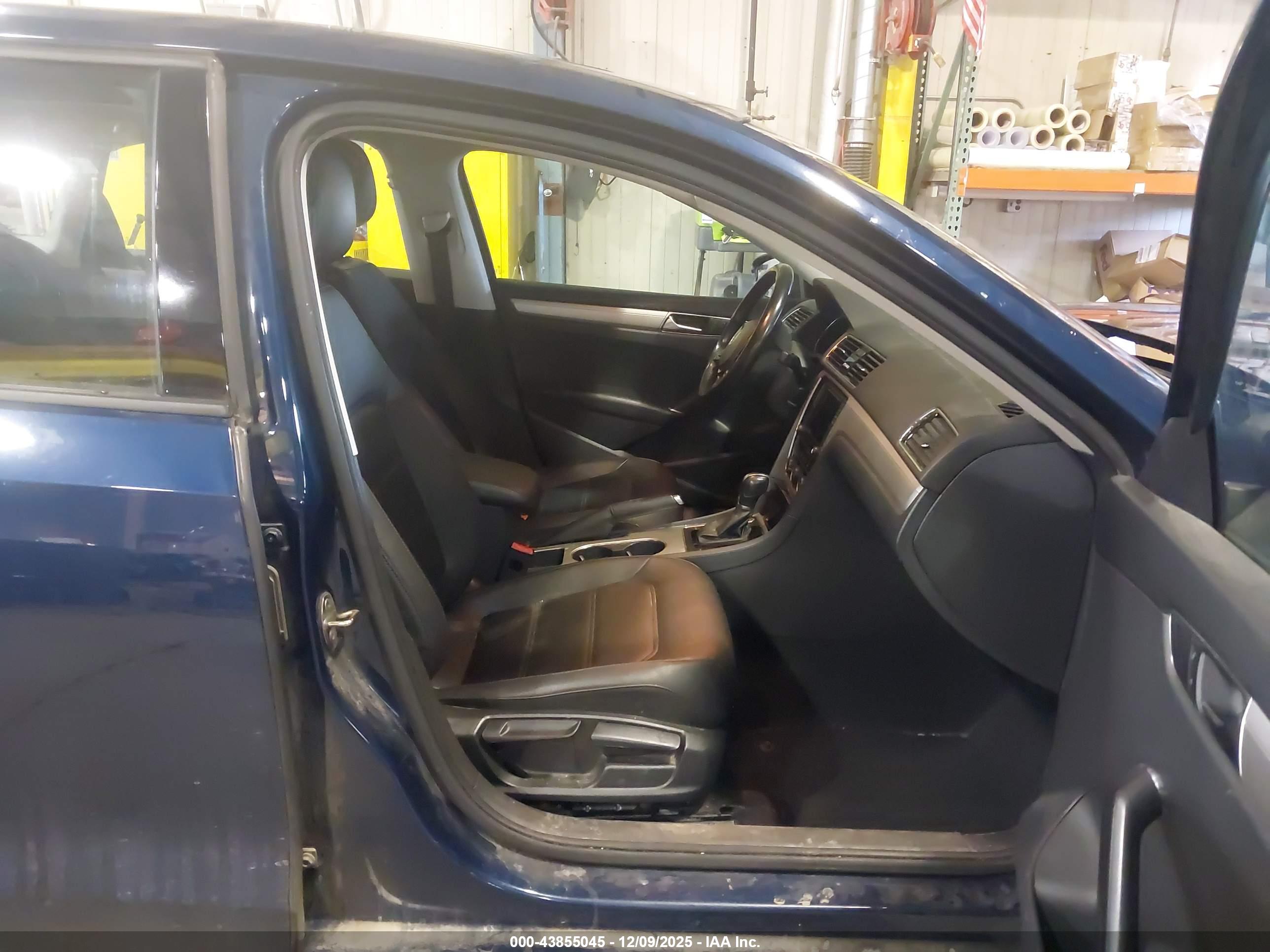 VOLKSWAGEN PASSAT image 5