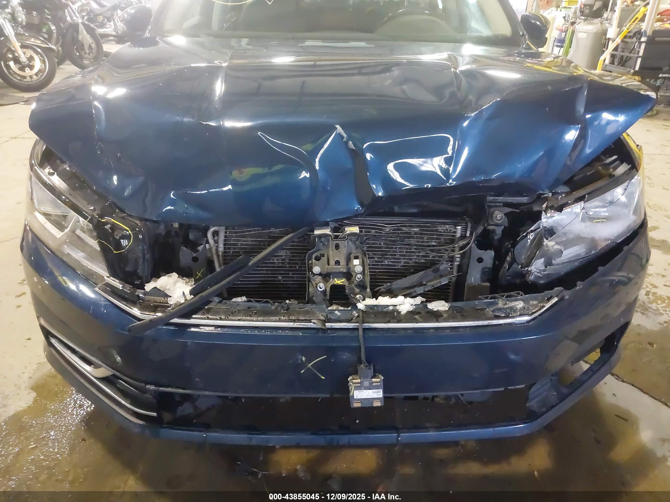 VOLKSWAGEN PASSAT image 6