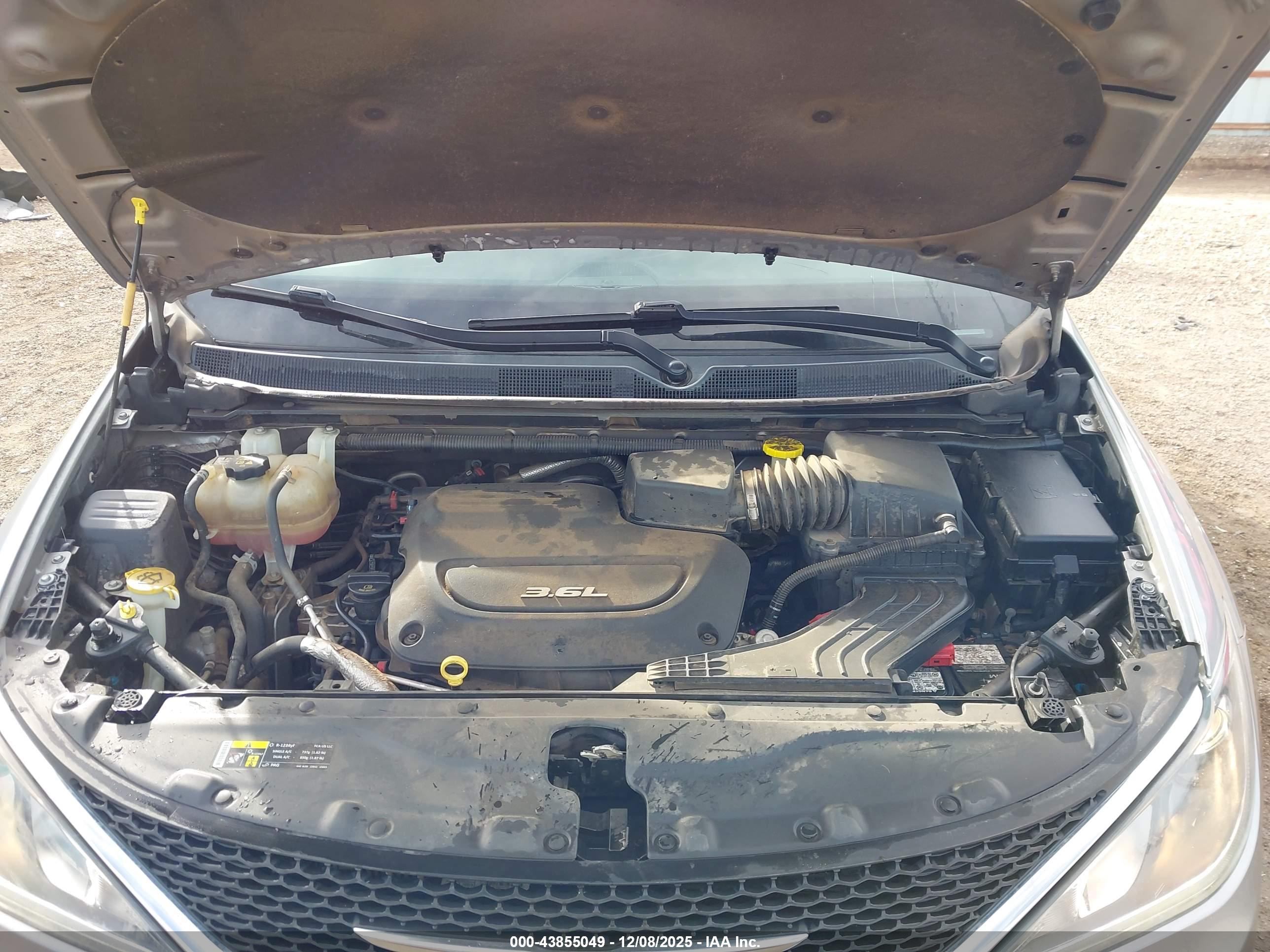 CHRYSLER PACIFICA image 10