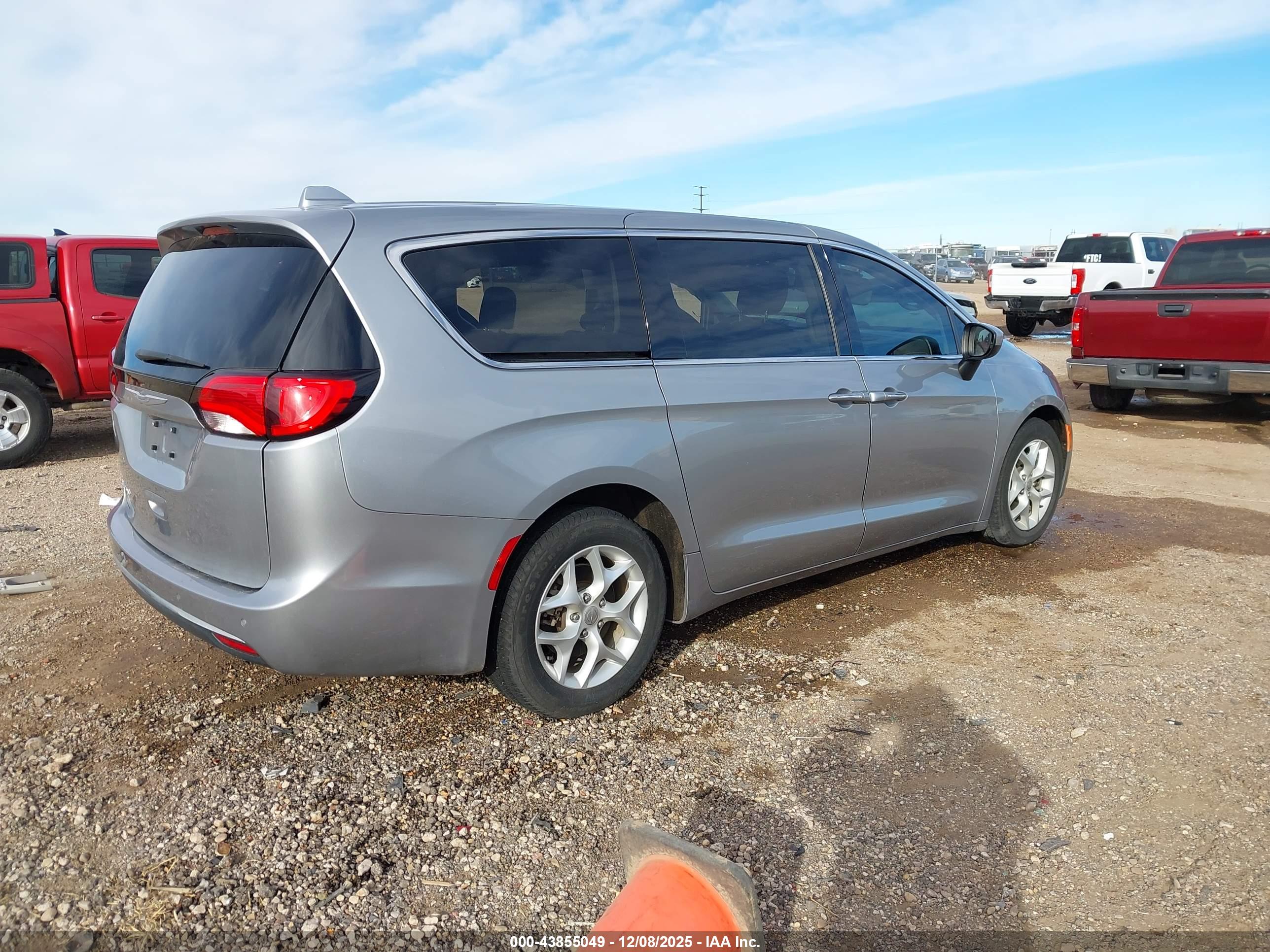 CHRYSLER PACIFICA image 4