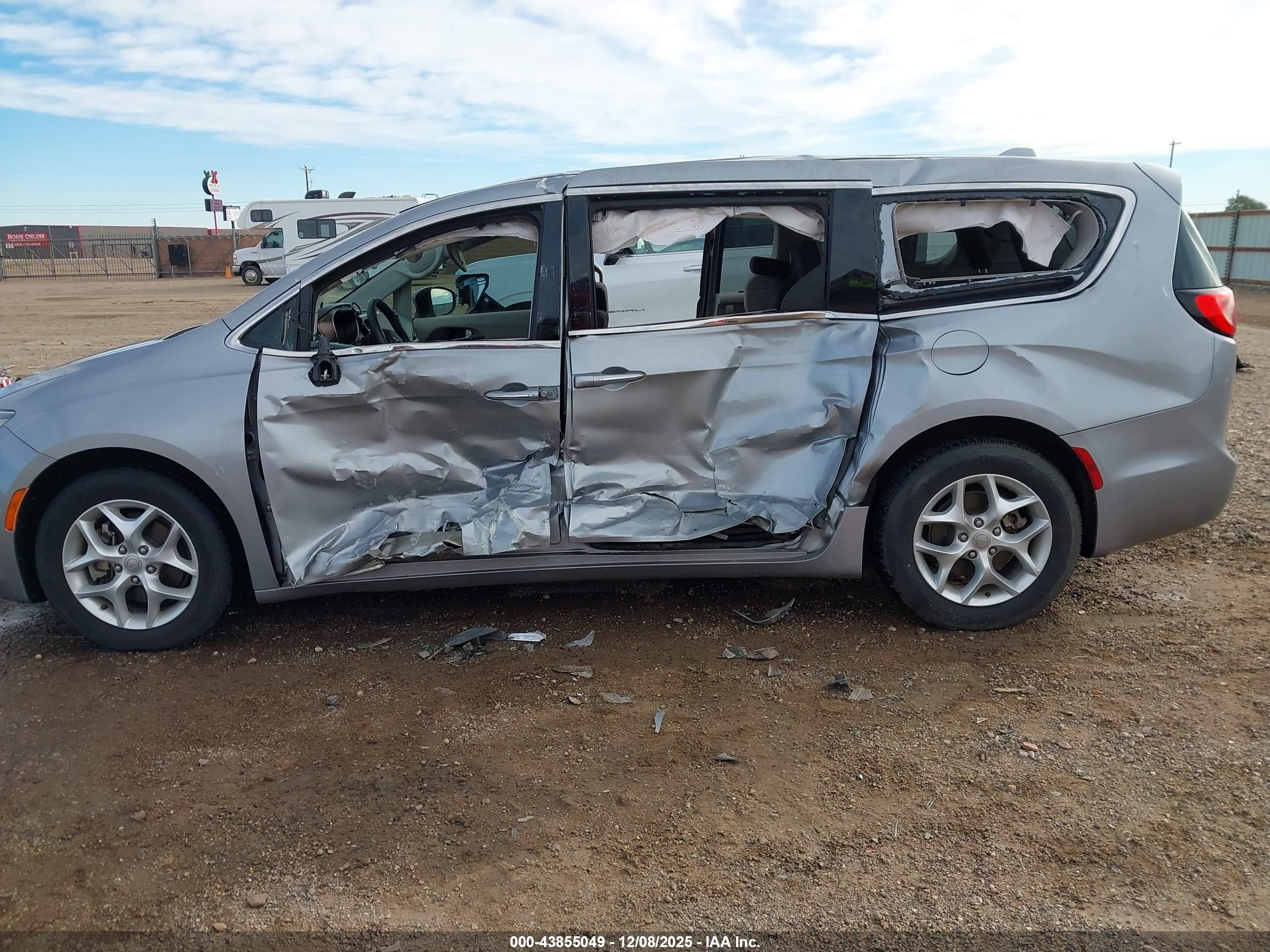 CHRYSLER PACIFICA image 6