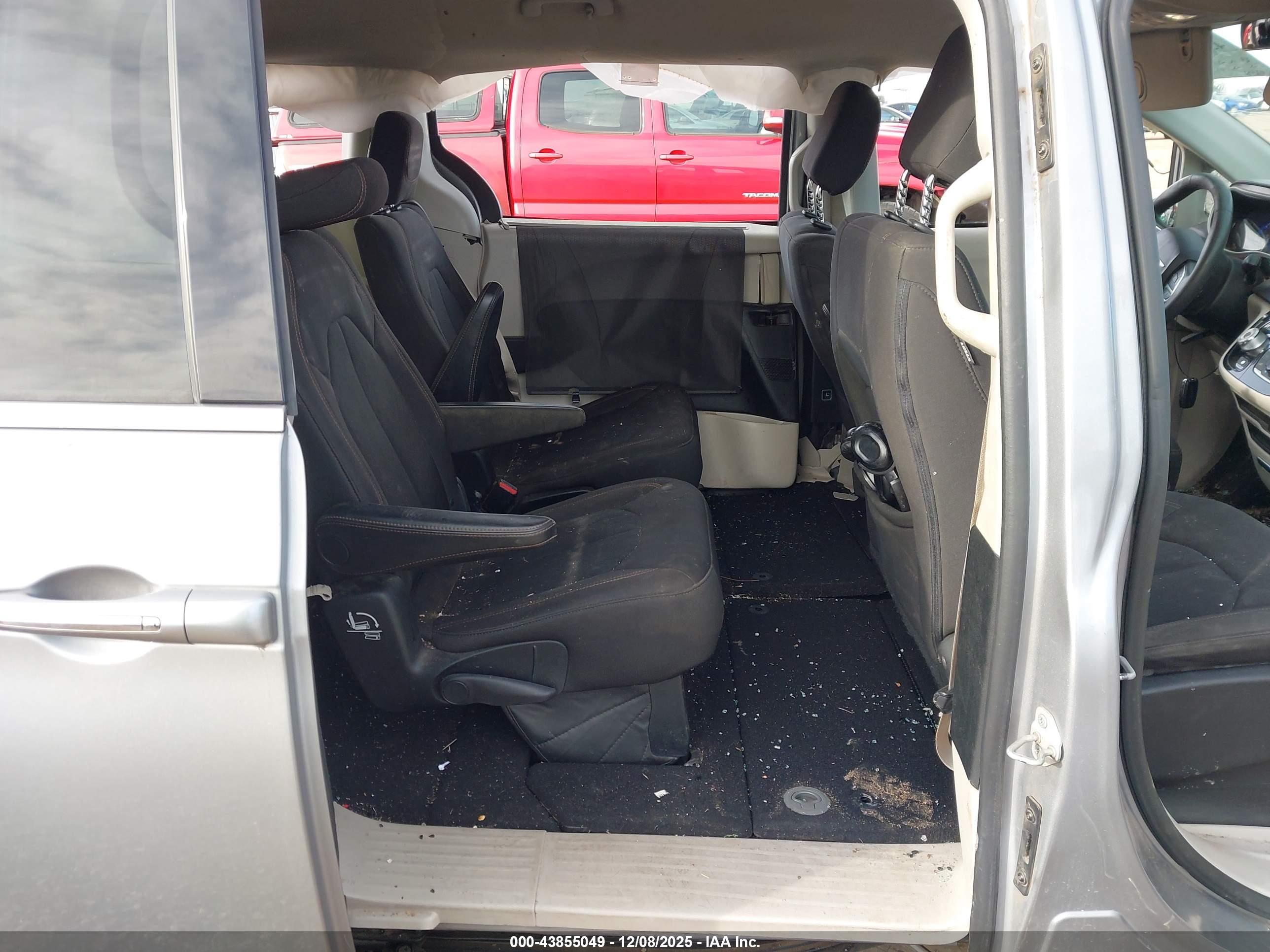 CHRYSLER PACIFICA image 8