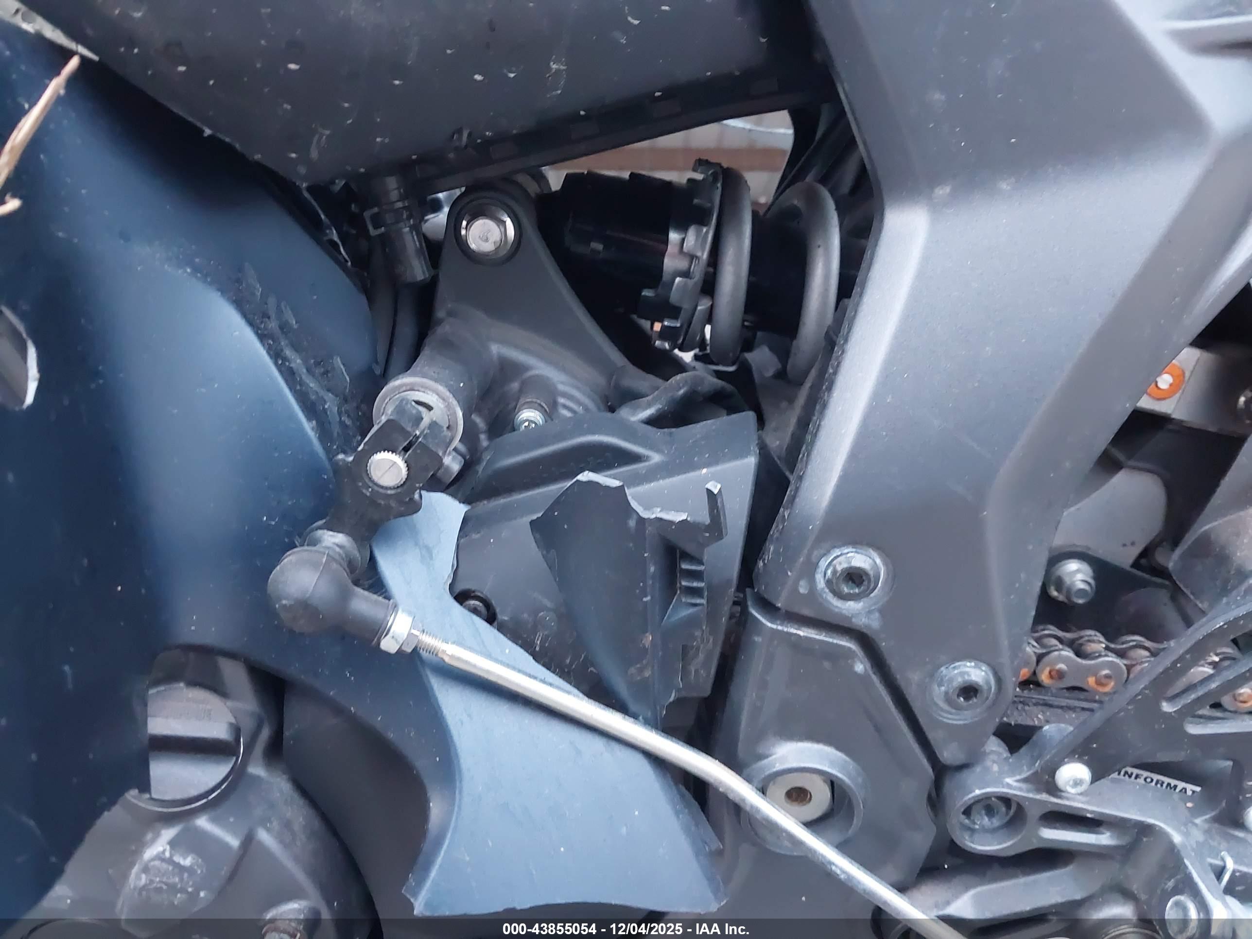 YAMAHA YZFR7 image 9