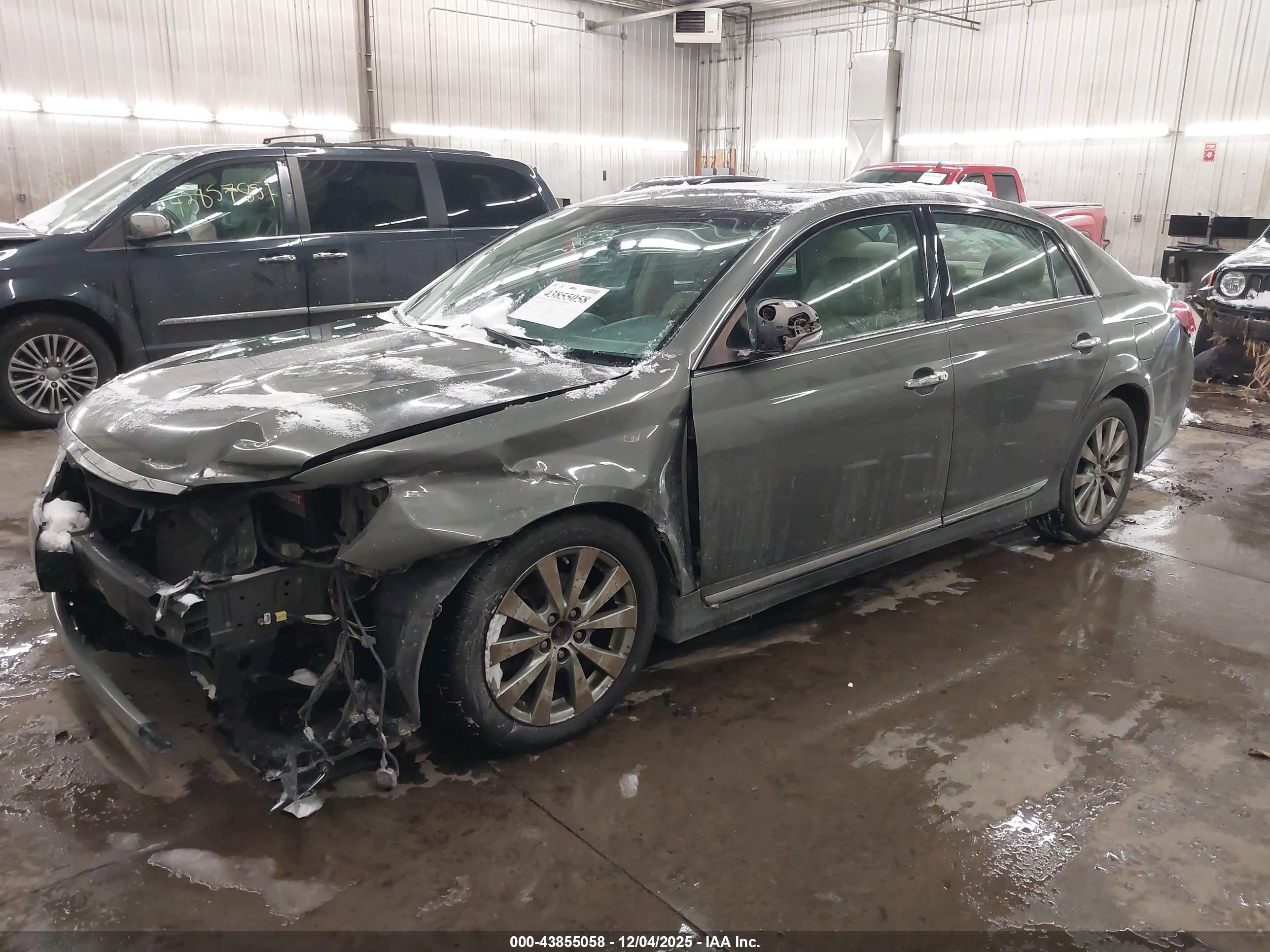 TOYOTA AVALON image 2