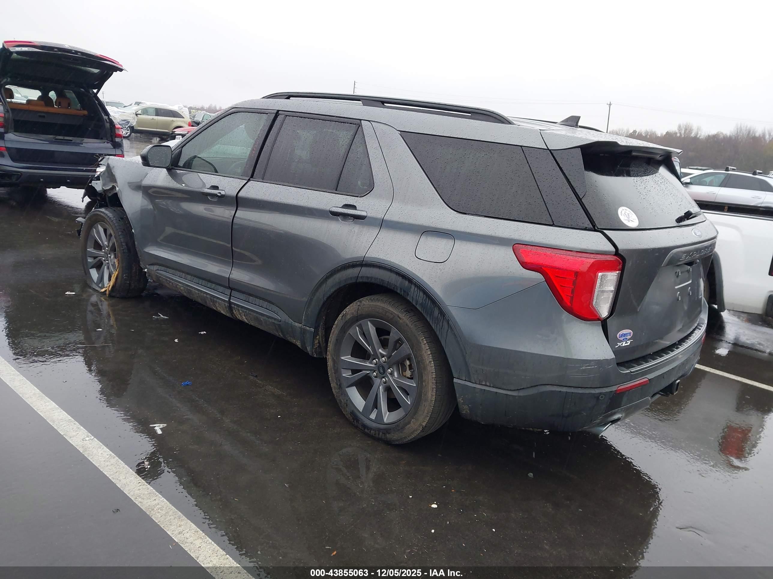 FORD EXPLORER image 3
