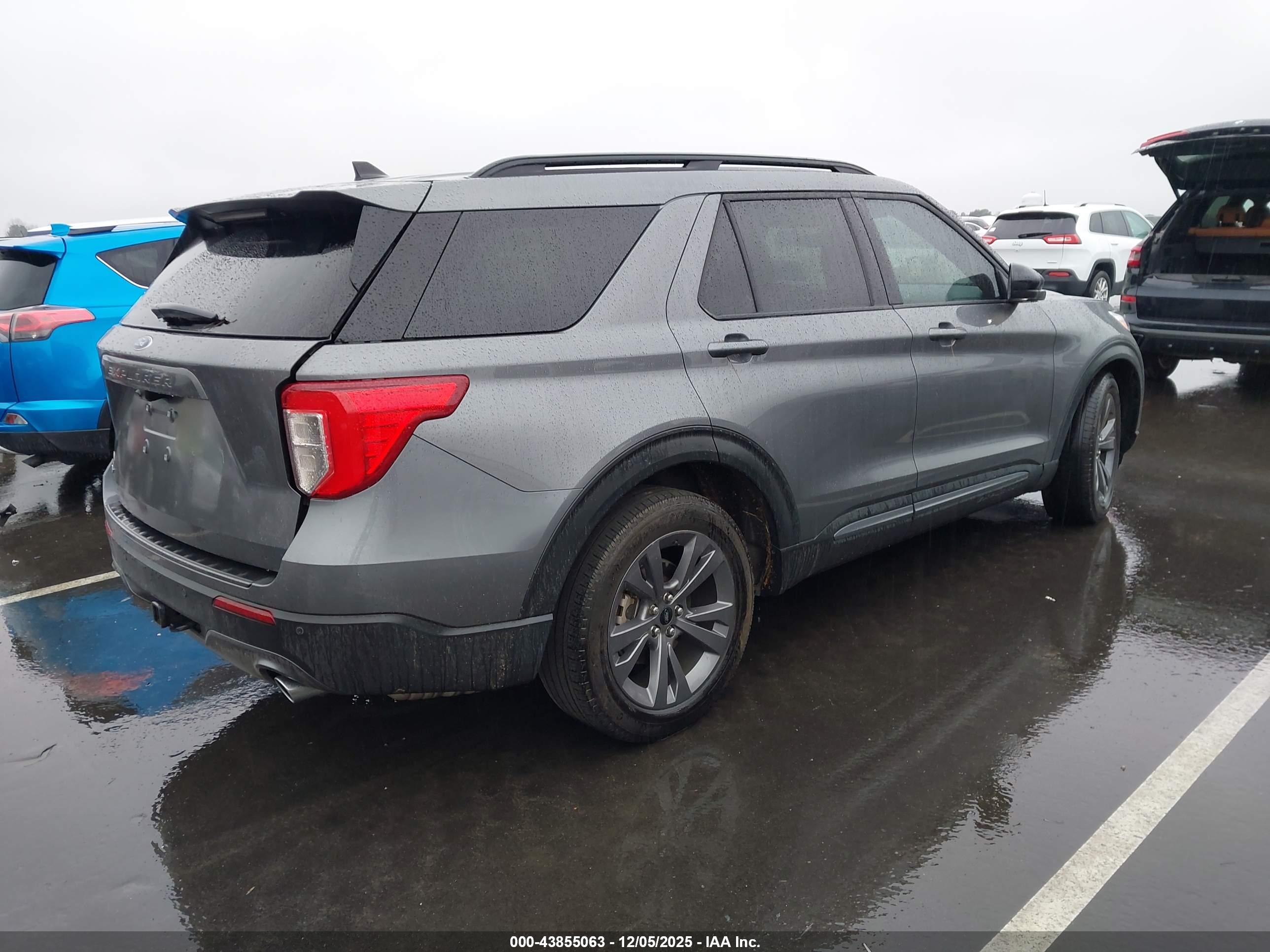 FORD EXPLORER image 4