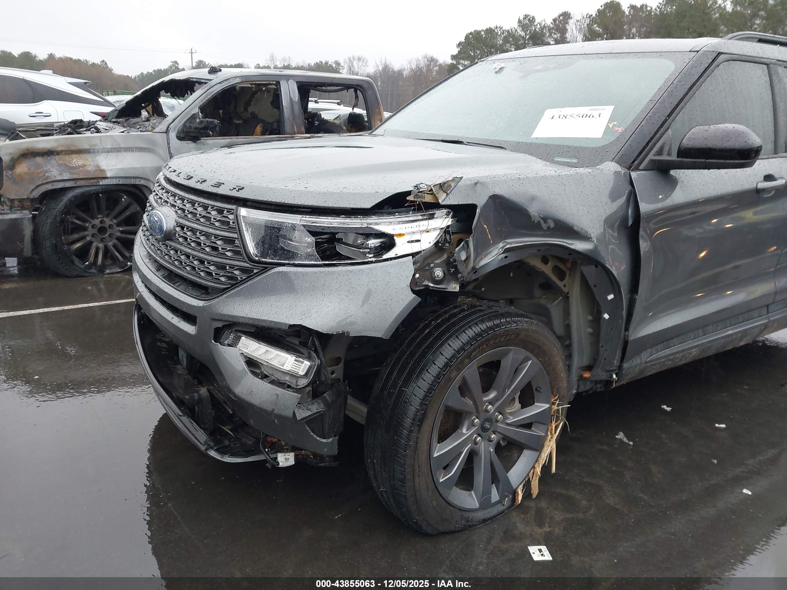 FORD EXPLORER image 6