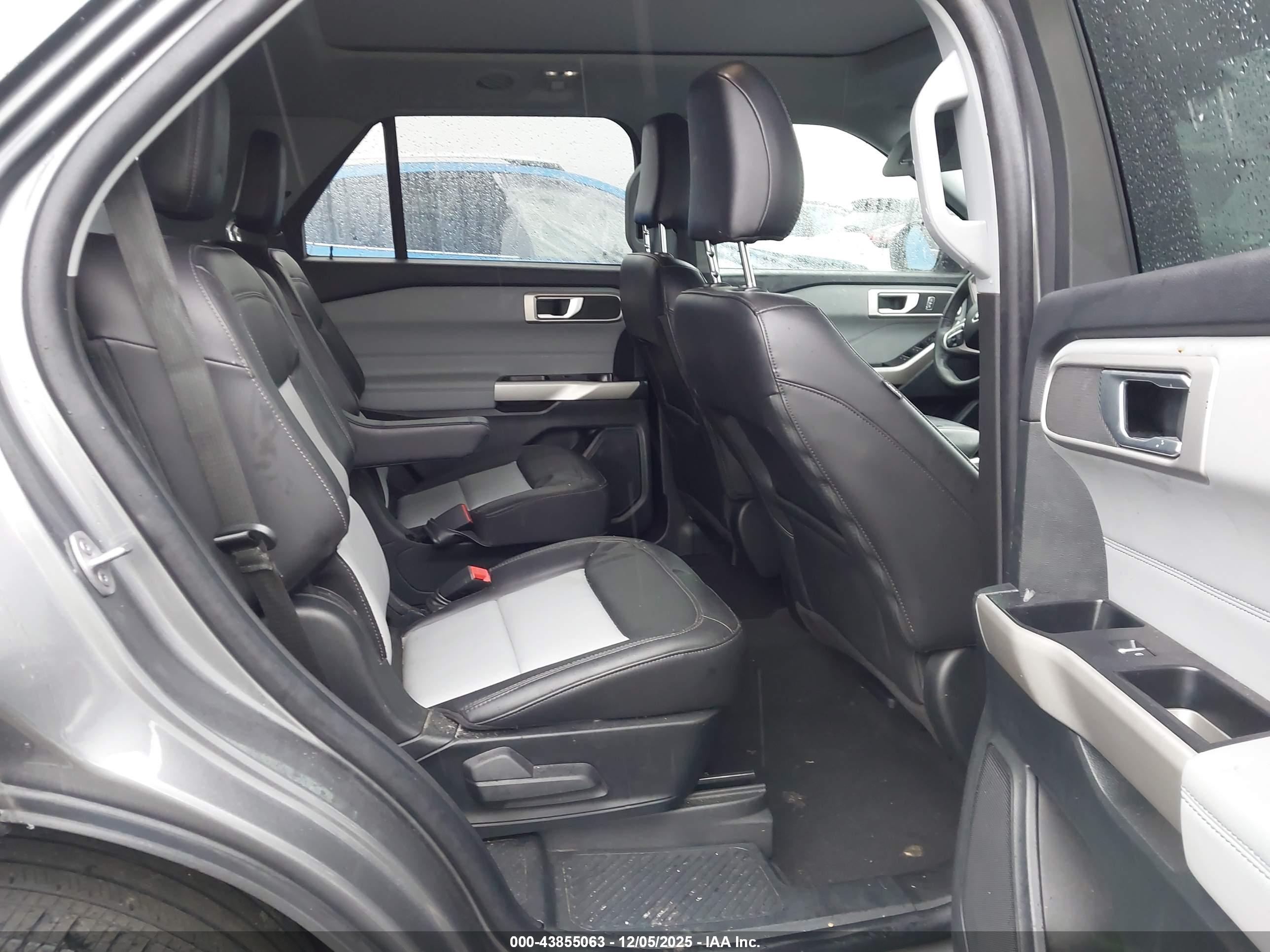 FORD EXPLORER image 8