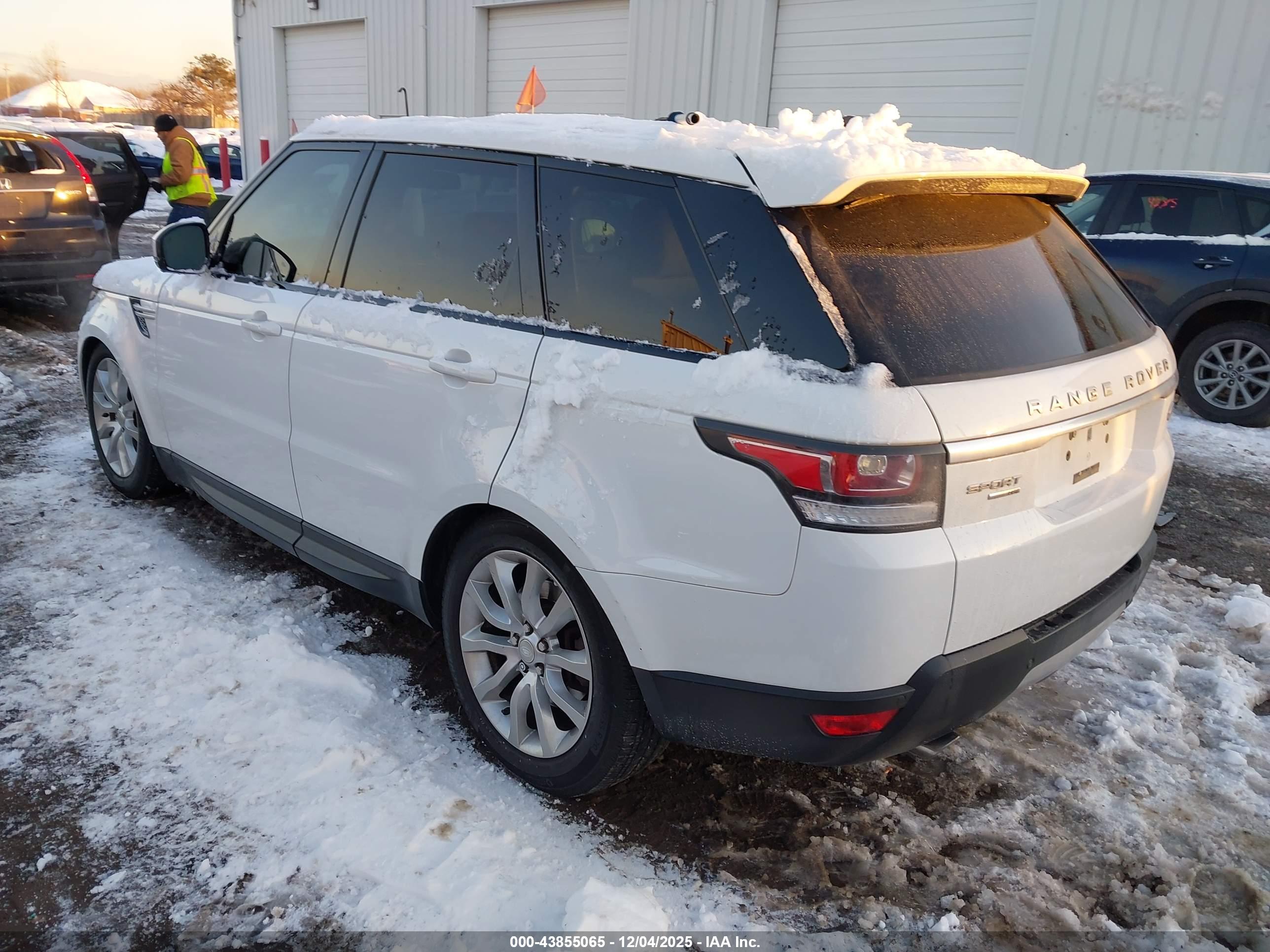 LAND ROVER image 3